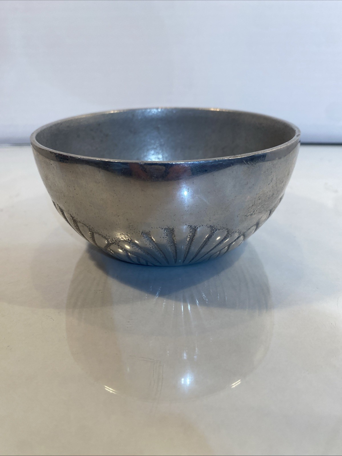 VINTAGE WILTON BOWL, SCALLOP SHELL DESIGn