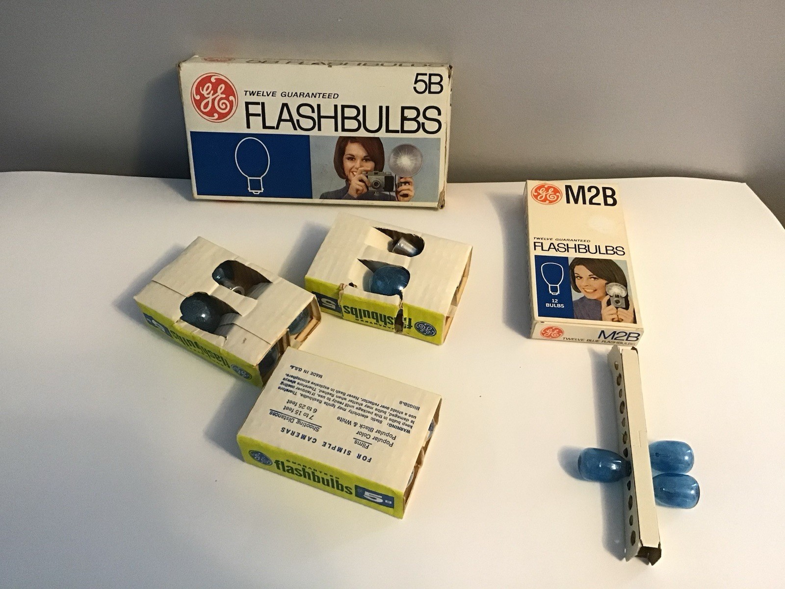 Vintage General Electric GE 5B Blue Camera Flash Bulbs Plus M2B Flash Bulbs