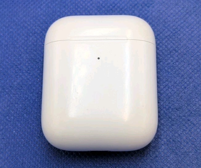 Genuine Apple AirPods 1st & 2nd Gen Wireless Charging Case A1938