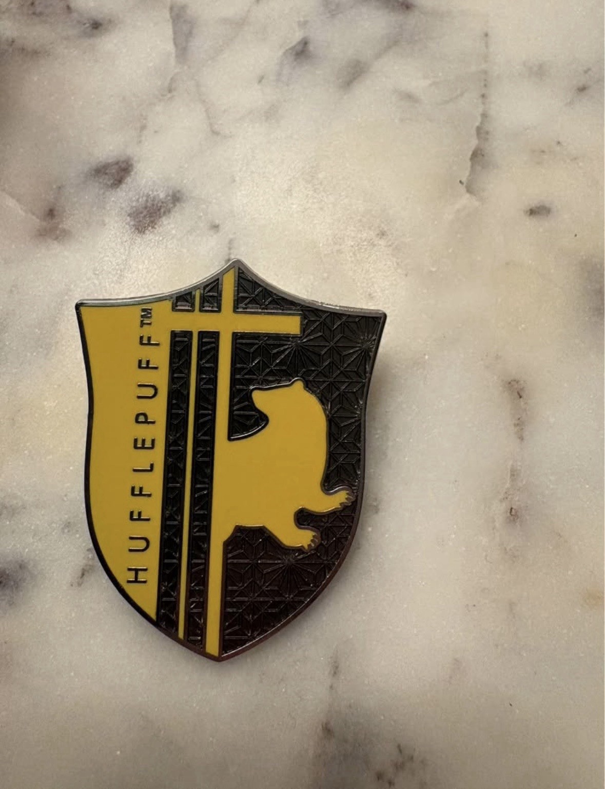 Universal Studios Harry Potter Hufflepuff Crest Pin Fantasy Collectible