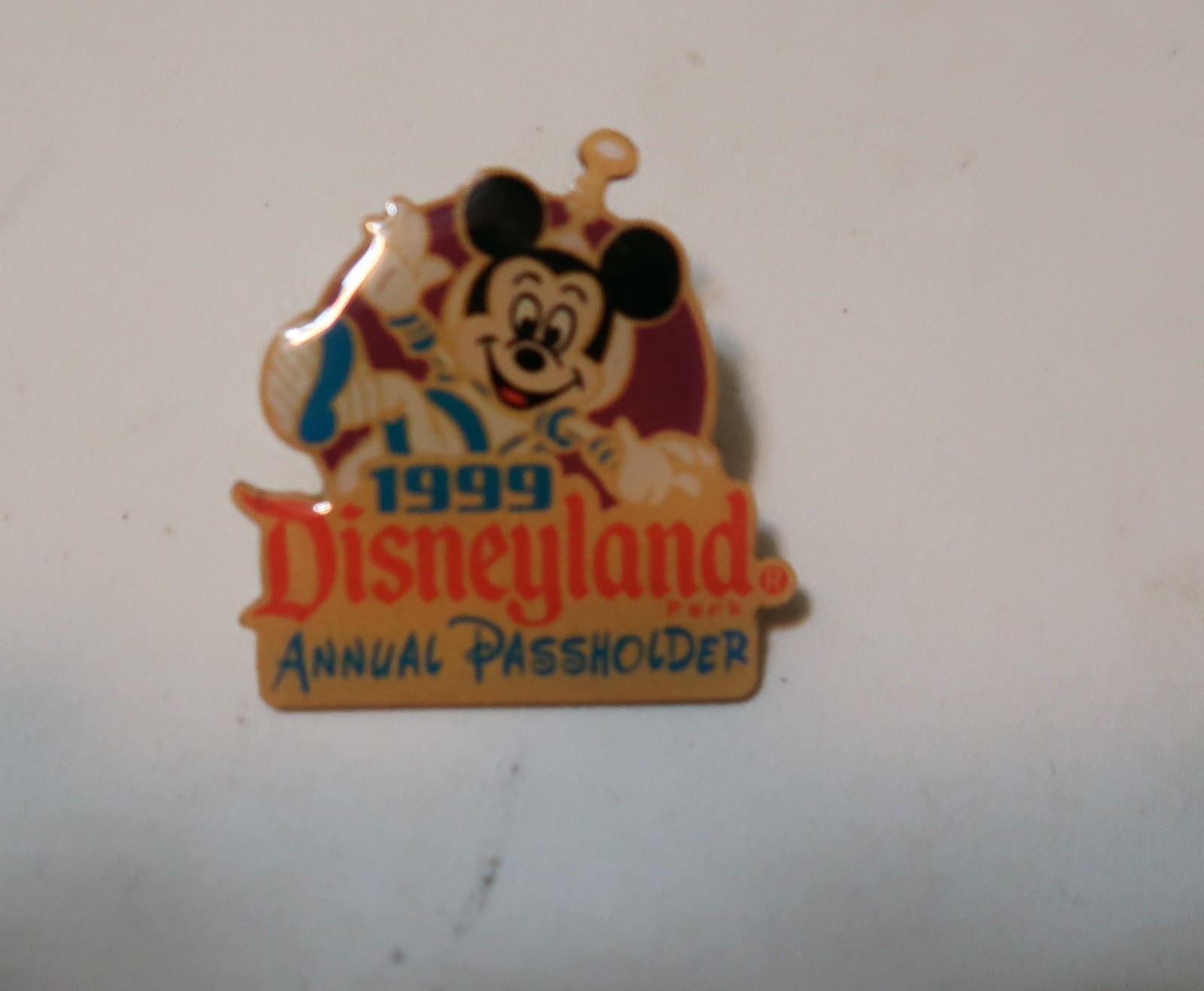 Disney 1999 Disneyland Annual Passholder Mickey Mouse Astronaut Lapel Pin