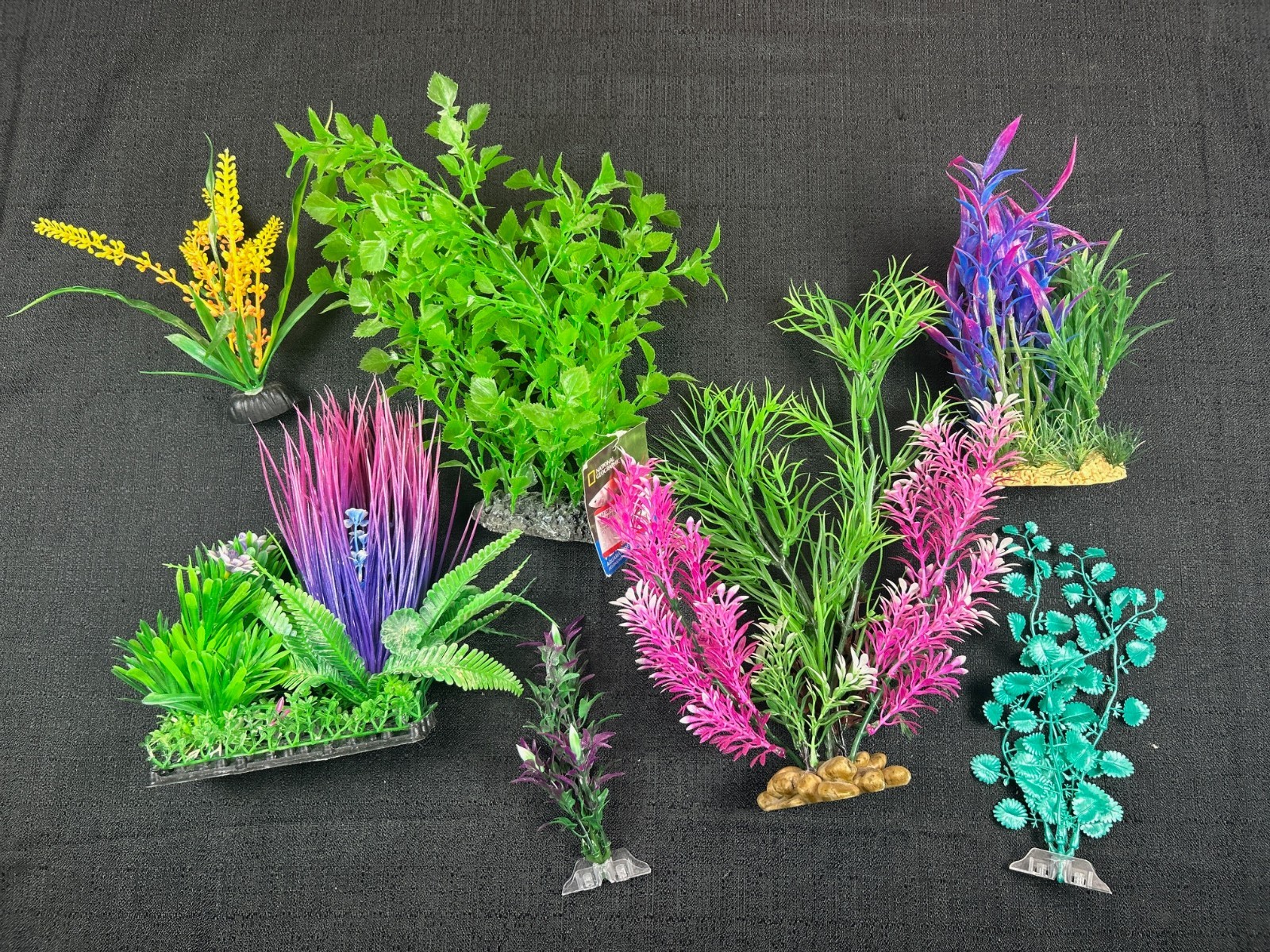 Aquarium Plants Lot 7pcs Decorations Mixed Colors Weighted Base & Suction Coral