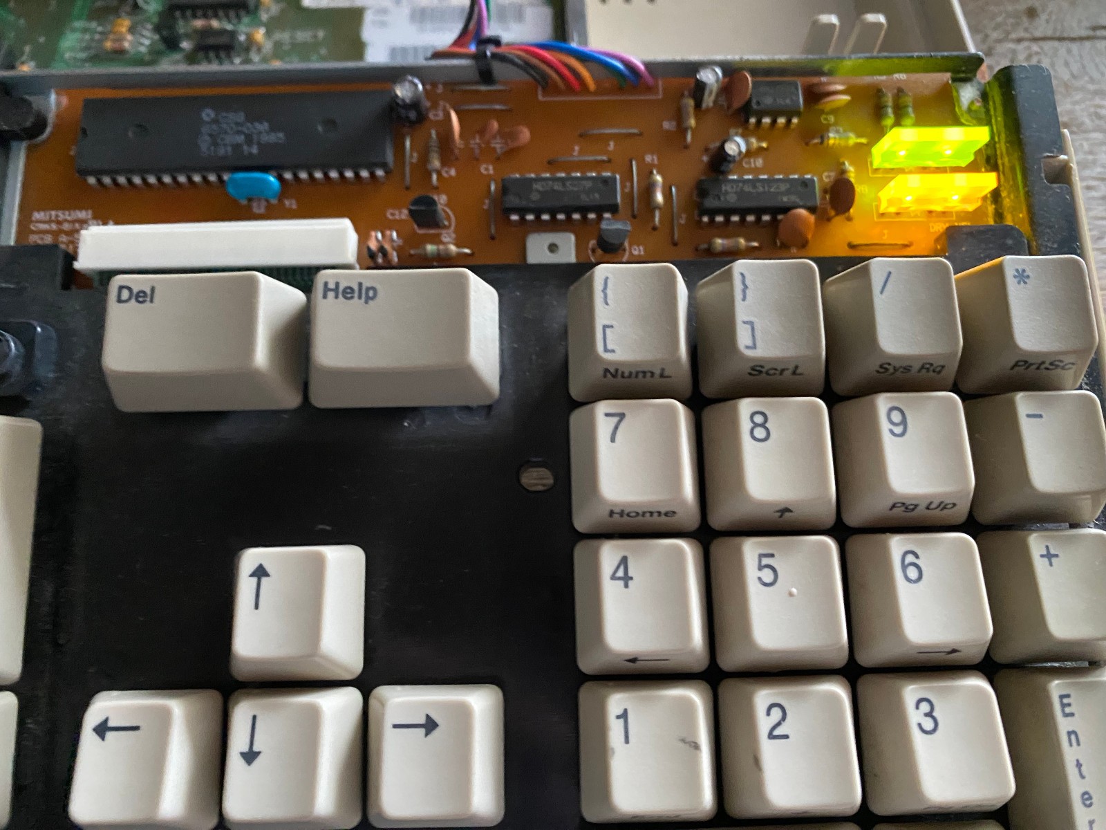 Mitsumi Keyboard For AMIGA 500/A500+ LED:GREEN/YELLOW, Defective .. #06 26