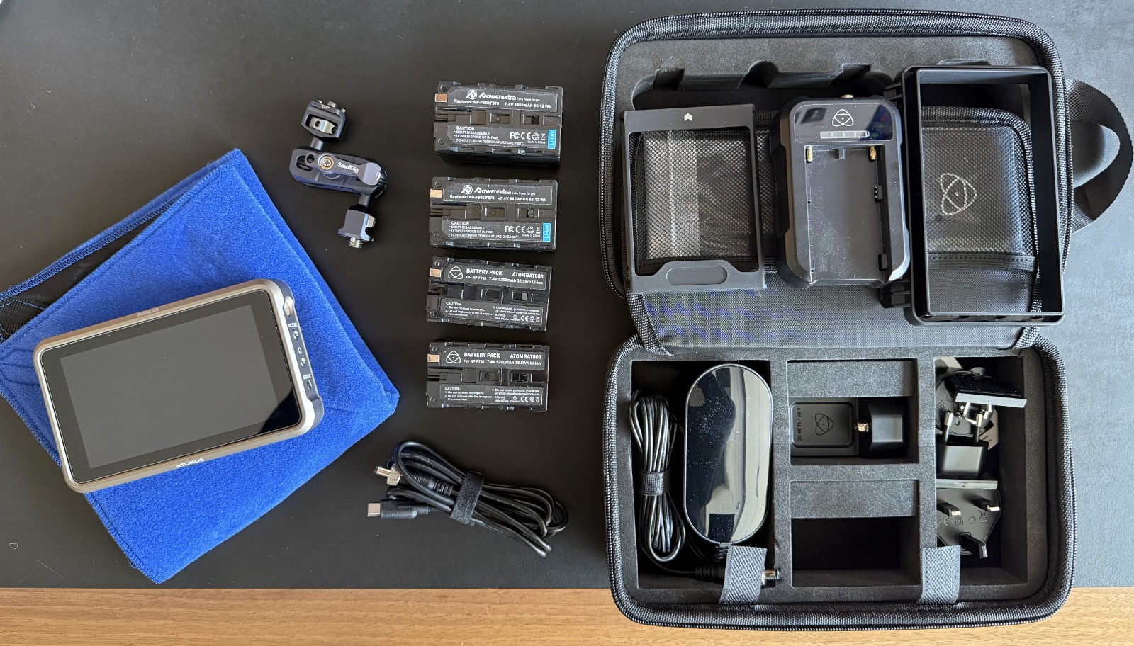 Atomos Ninja V 5" 4K Kit with 4 Batteries, Case, Magic Arm and more in Tan