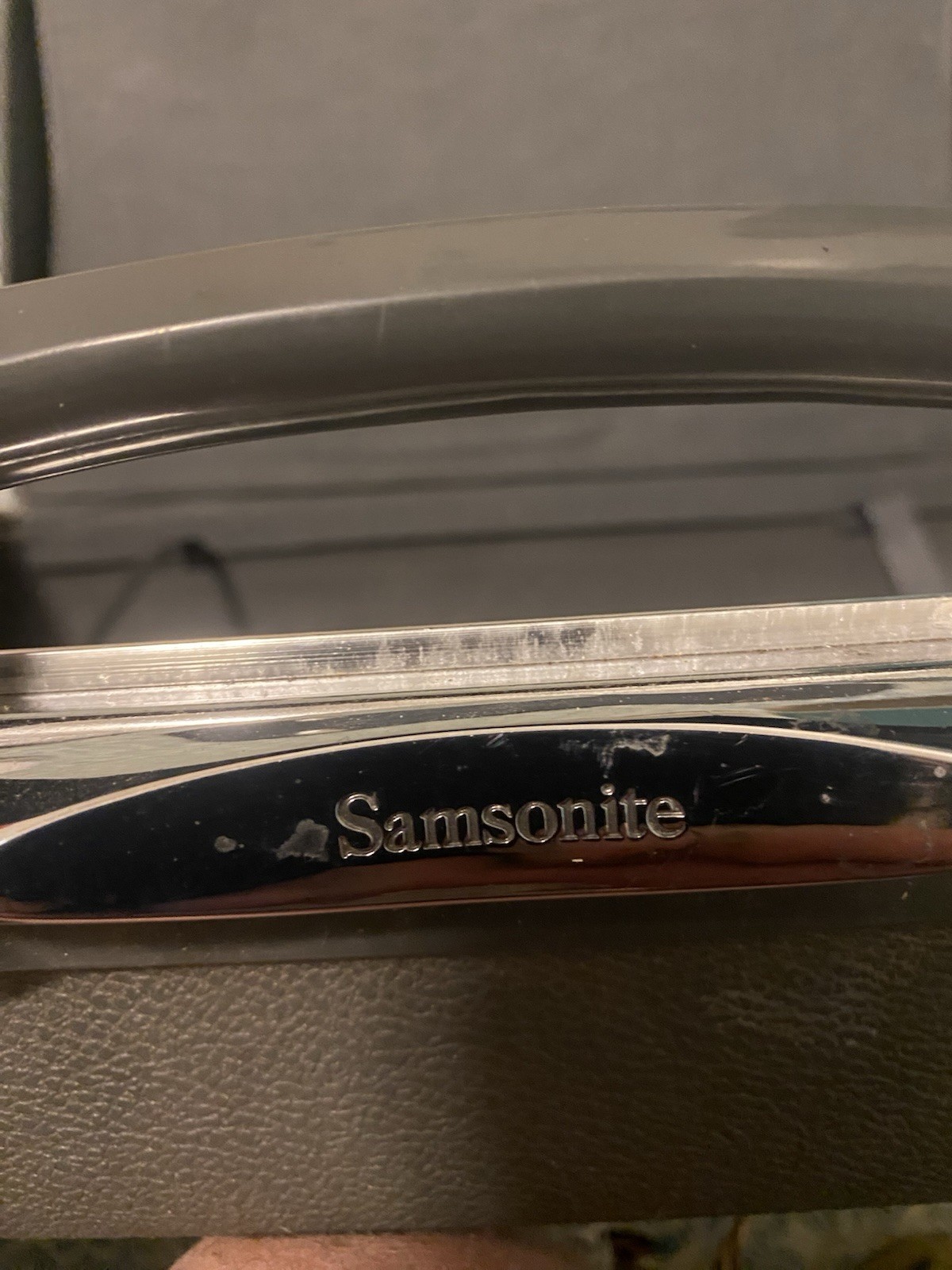 Vintage Samsonite Dark Gray Hard Shell Suitcase Luggage 20x16x6” With 2 Keys