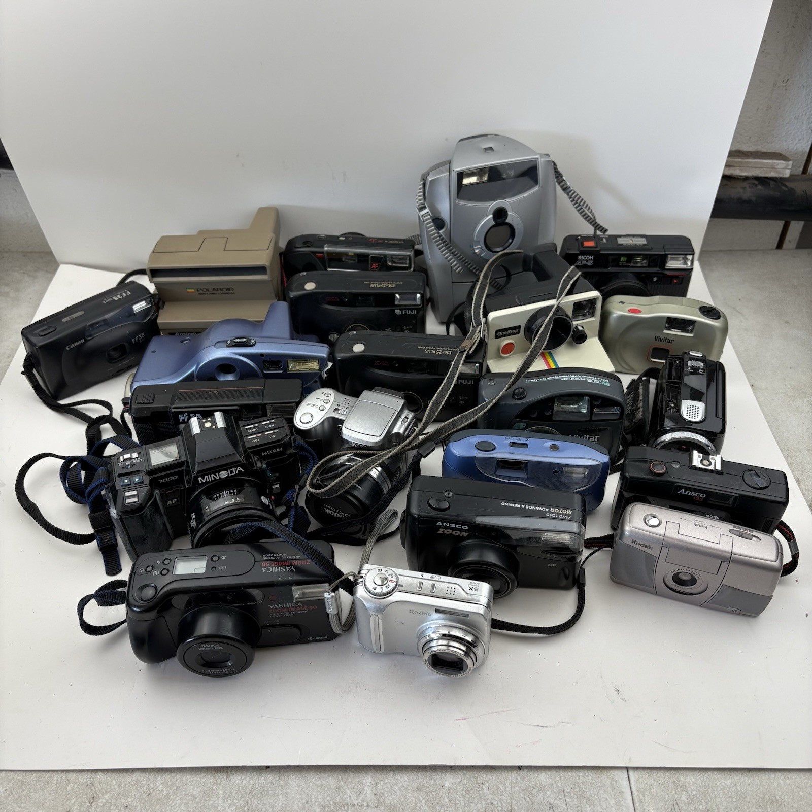 (For Parts) Lot Of 21 Cameras Polaroid Kodak Vivitar And More Not Working