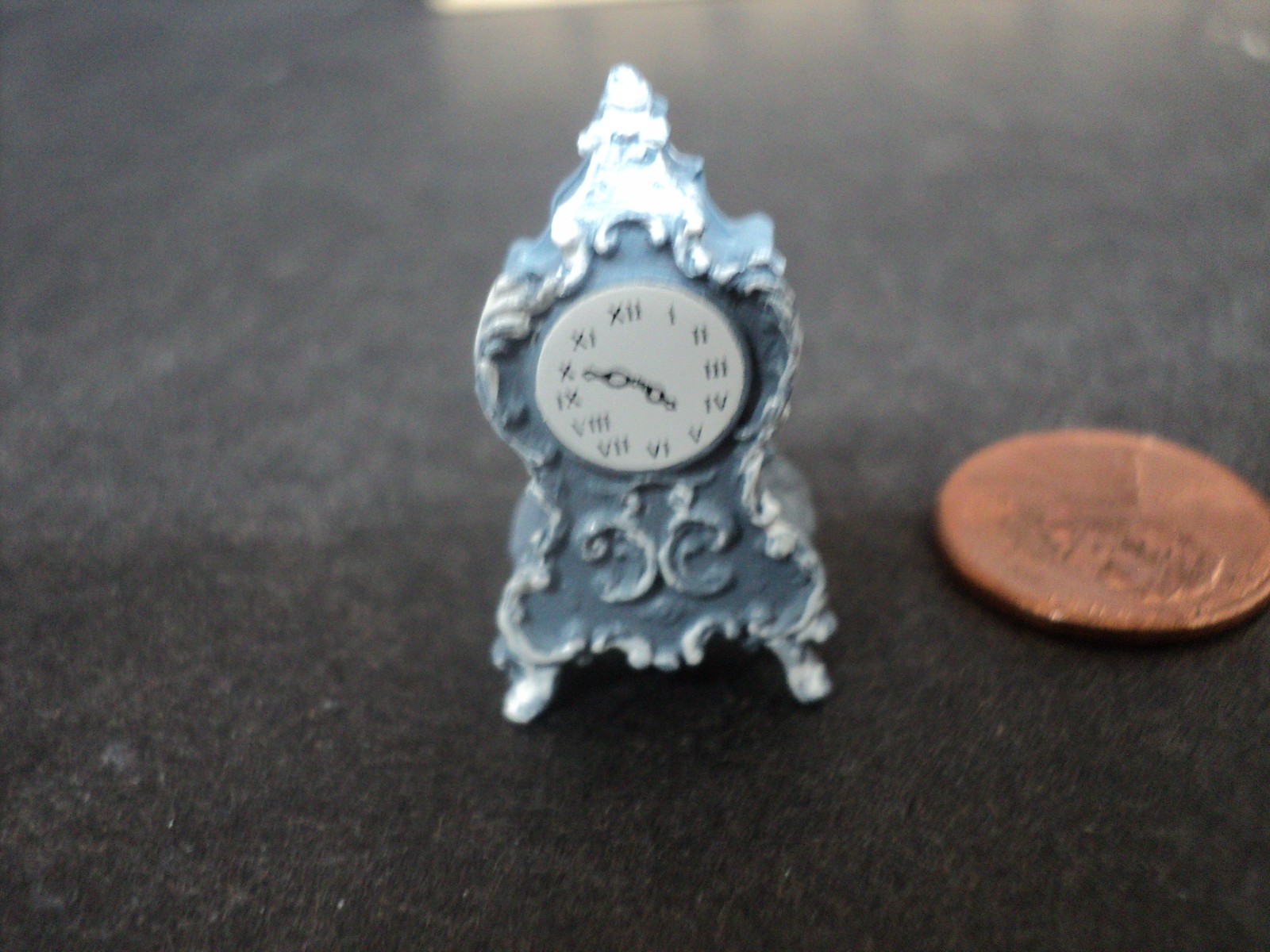 DOLLHOUSE MANTEL CLOCK/BLUE