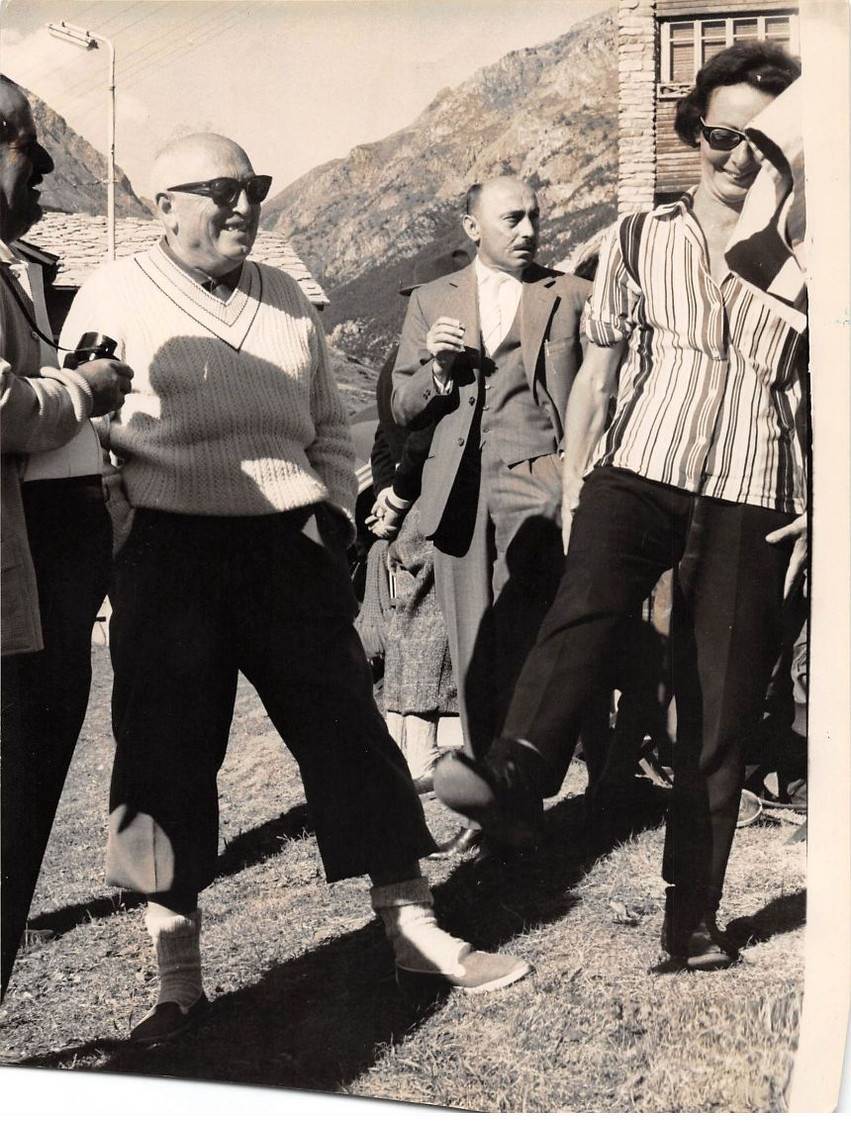 Photo presse.AM21331.9 3/8x7 1/8in environ.1960.Pietro & Giuliana Nenni.st Vinc