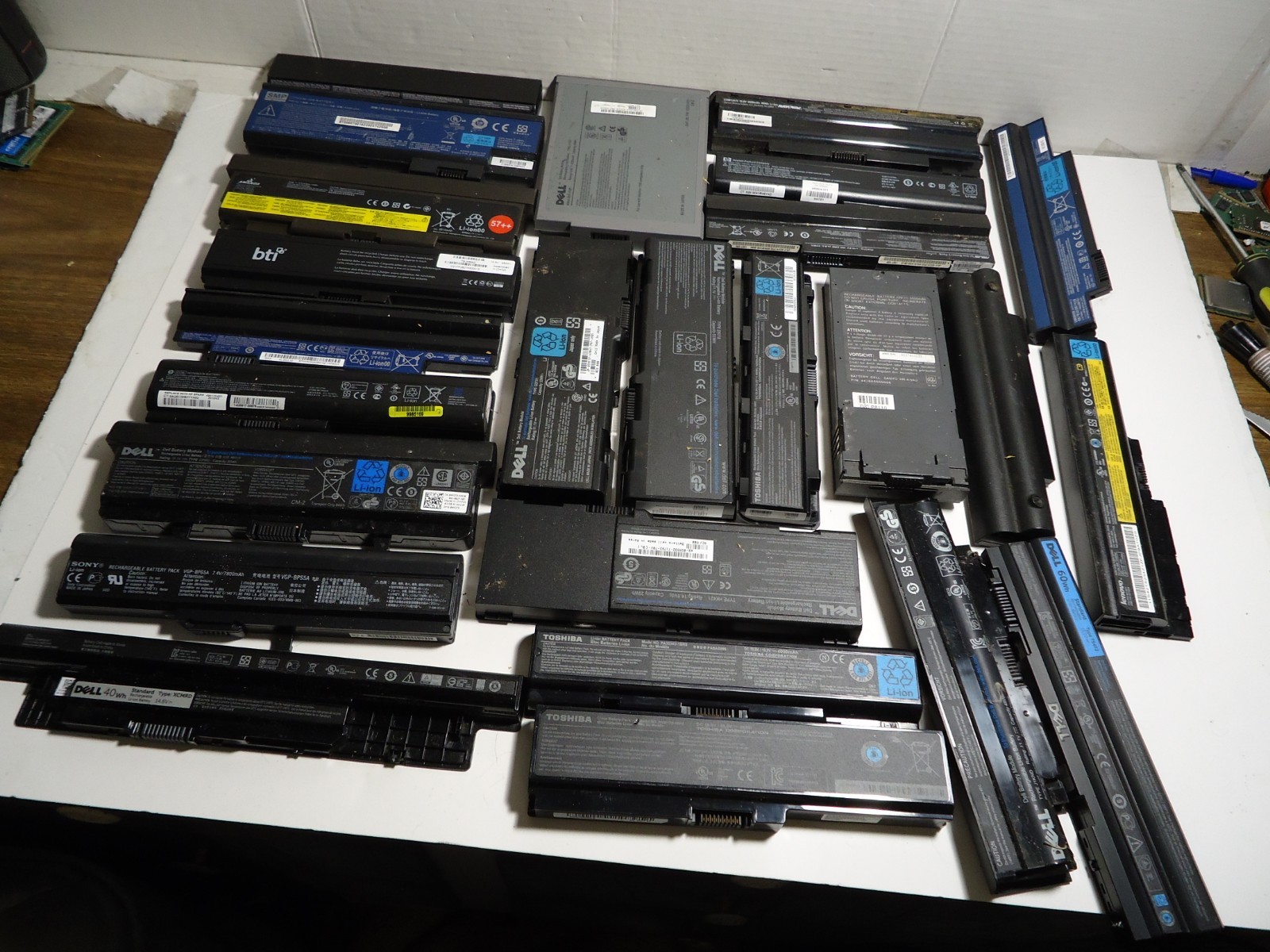 (2) Lot of 25 Lithium Ion Laptop/Netbook Batteries for Scrap / Cell Recovery