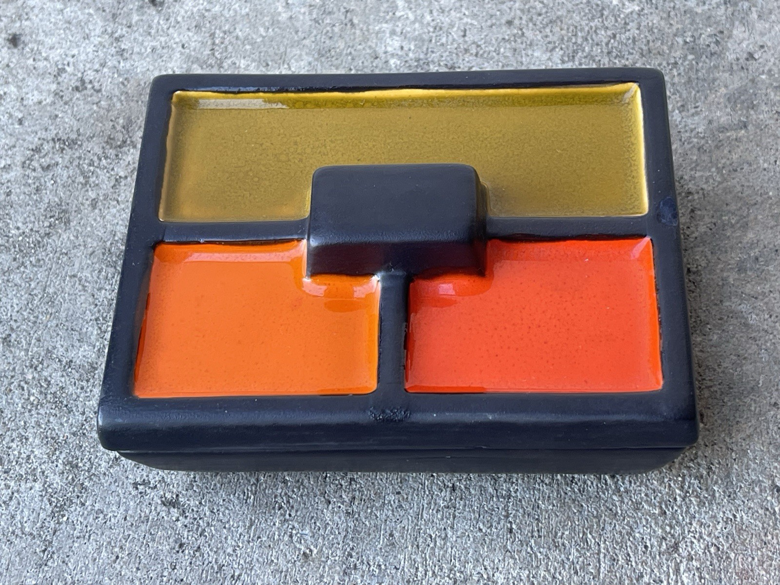 Vintage Brayton's Laguna Beach Pottery Modernist R7 small lided trinket box