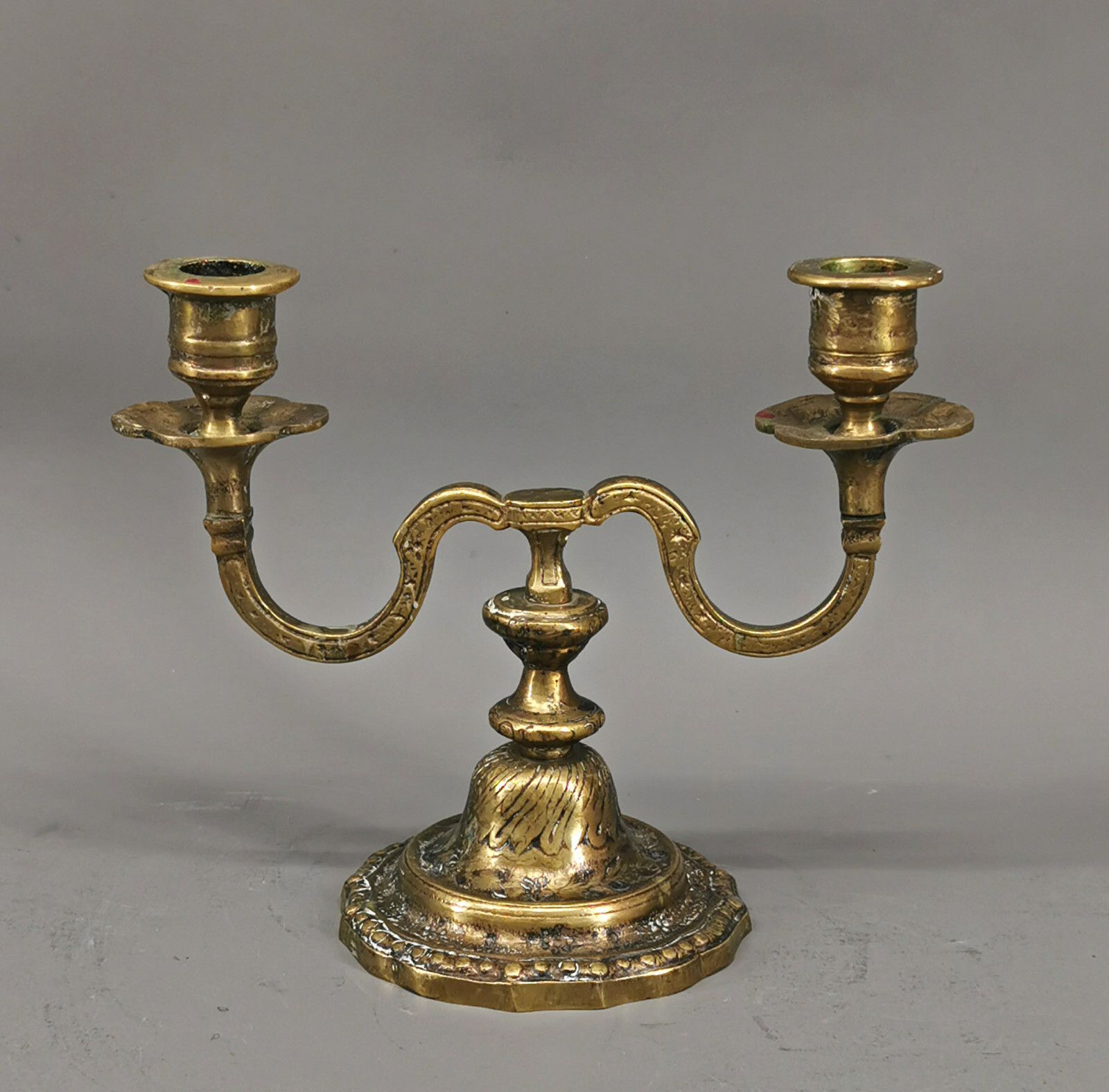 8933008-d Two-Arm Messing-Leuchter Solid Brass H18cm