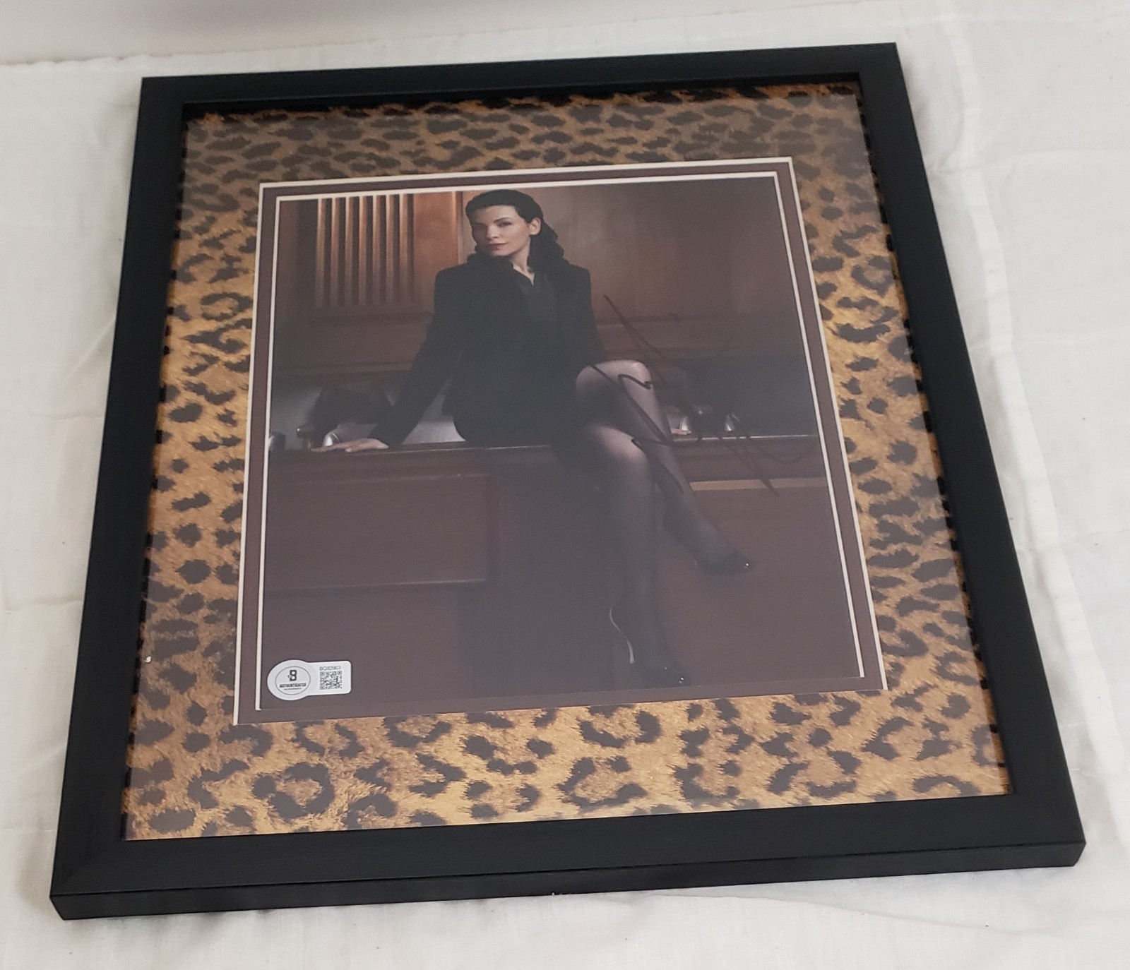 Julianna Margulies Signed "The Good Wife" 11x14 Framed Matted to 8x10 Photo BAS