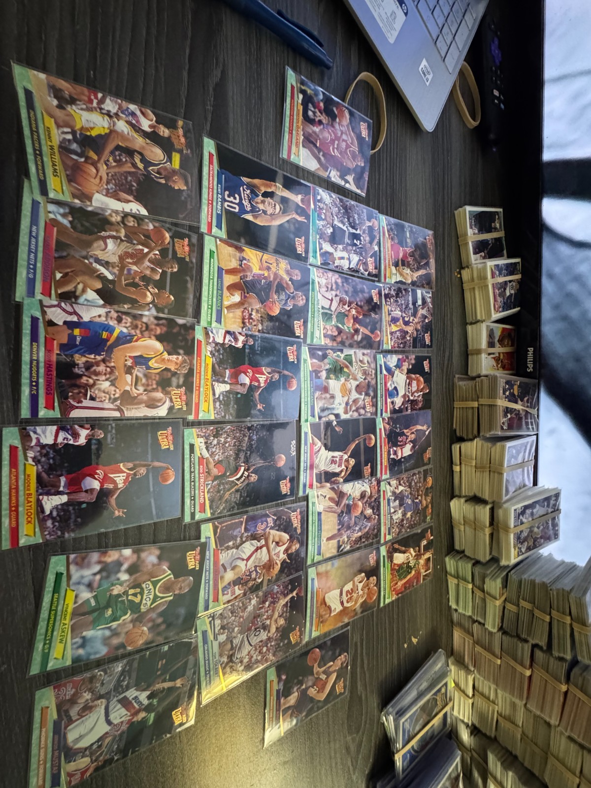 Lot of Vintage Basketball Cards(427)