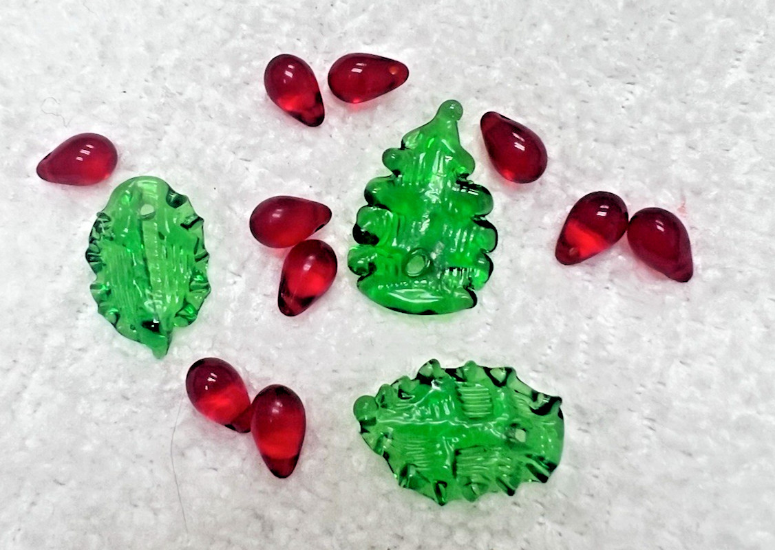 13 Older Lampwork Handmade Bead Beads Christmas Holly Leaves Red Berries