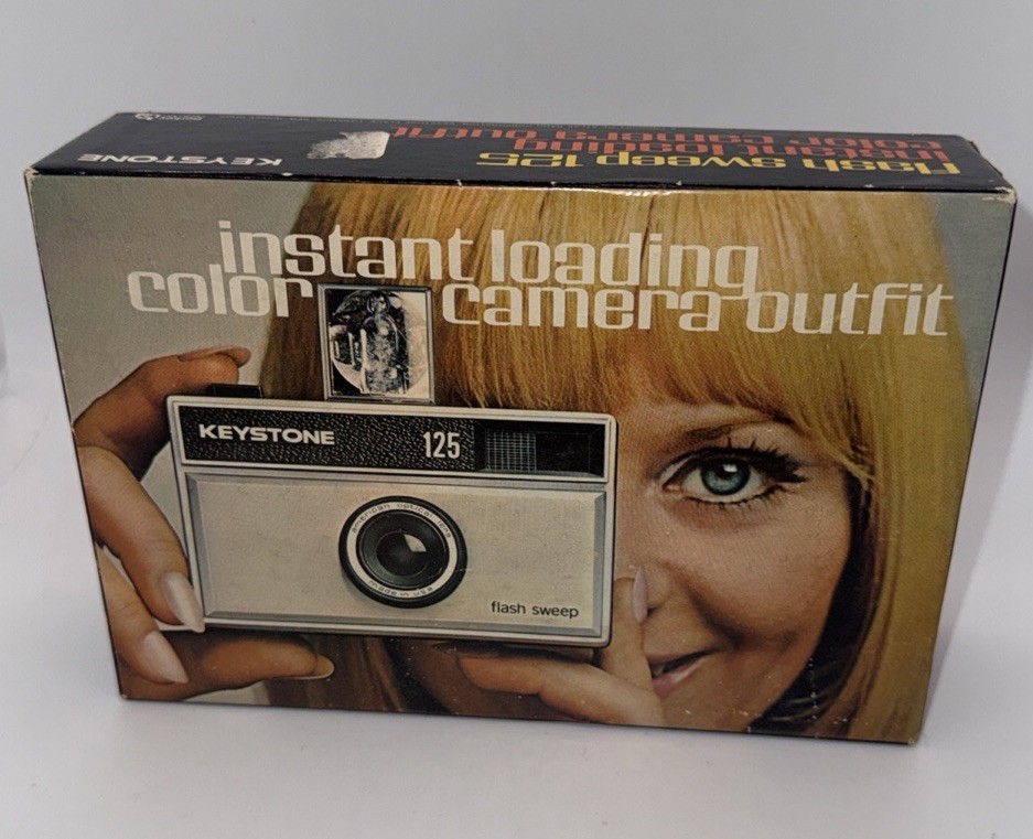 Vintage instant loading color camera outfit keystone 125 in box w/ 2 Flash/2btrs