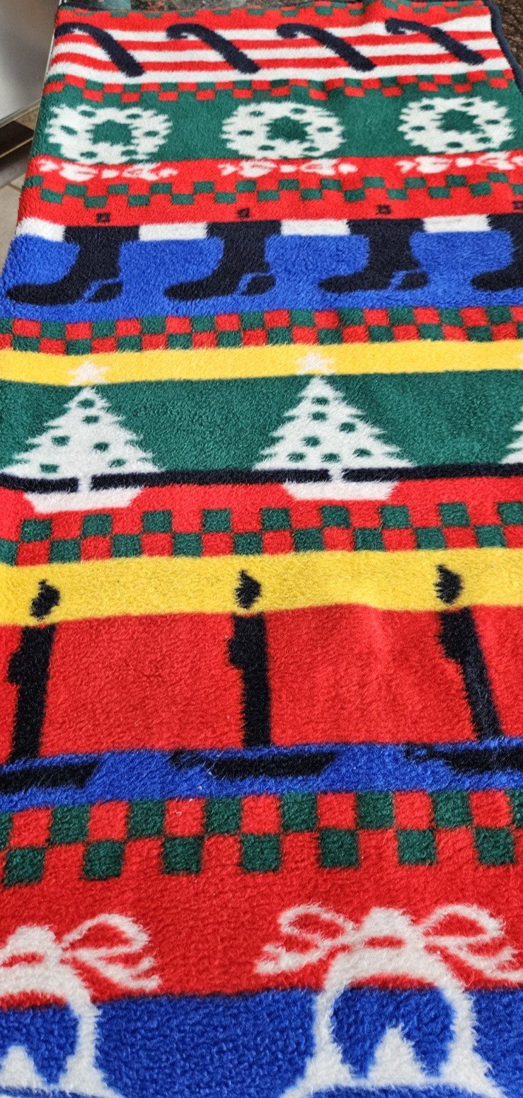 Vintage Vuteks Crown Craft Blanket Virgin Acrylic Pile Christmas Themed