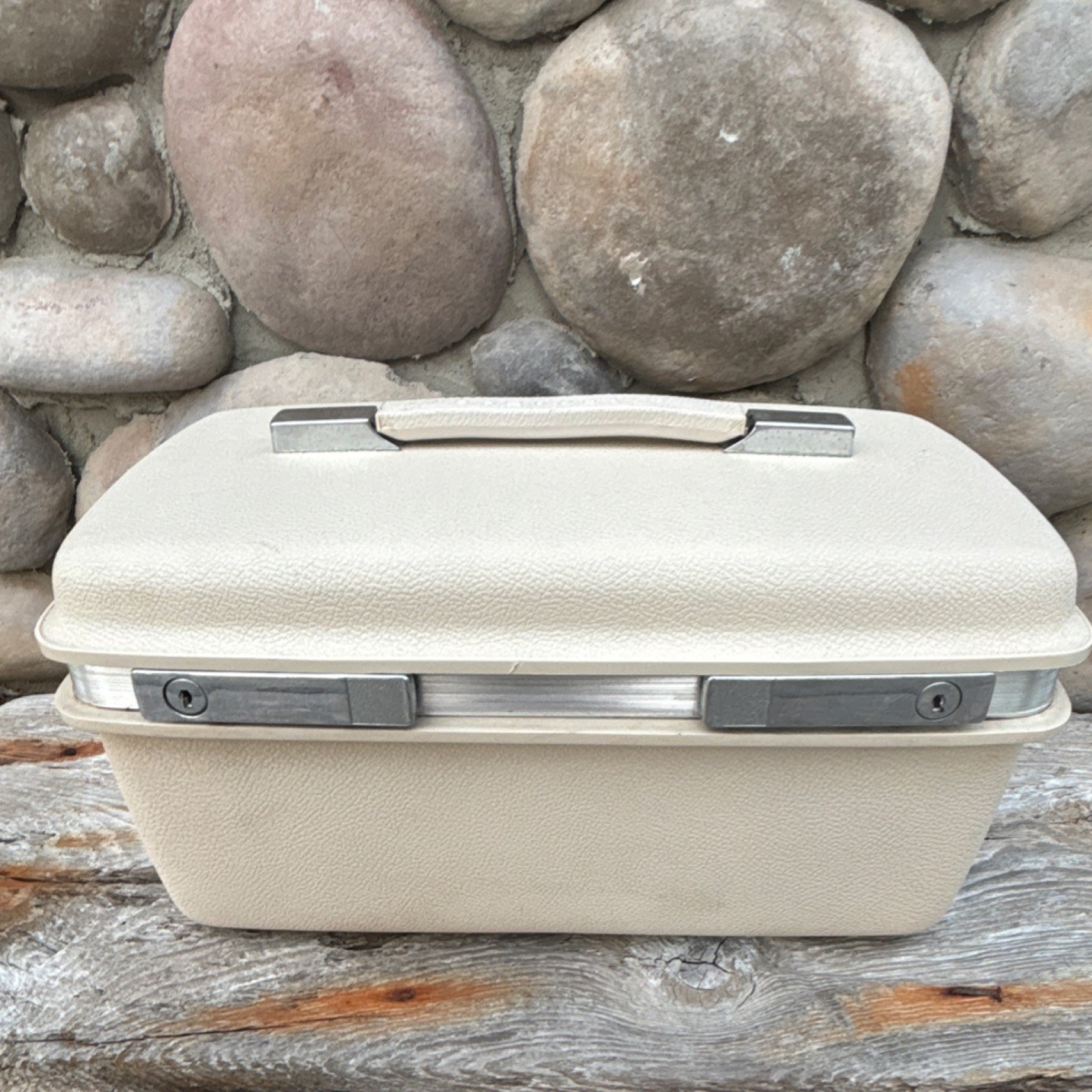 Samsonite Saturn Vintage 1970s Beige Hard Shell Vanity Case Mirror Locking