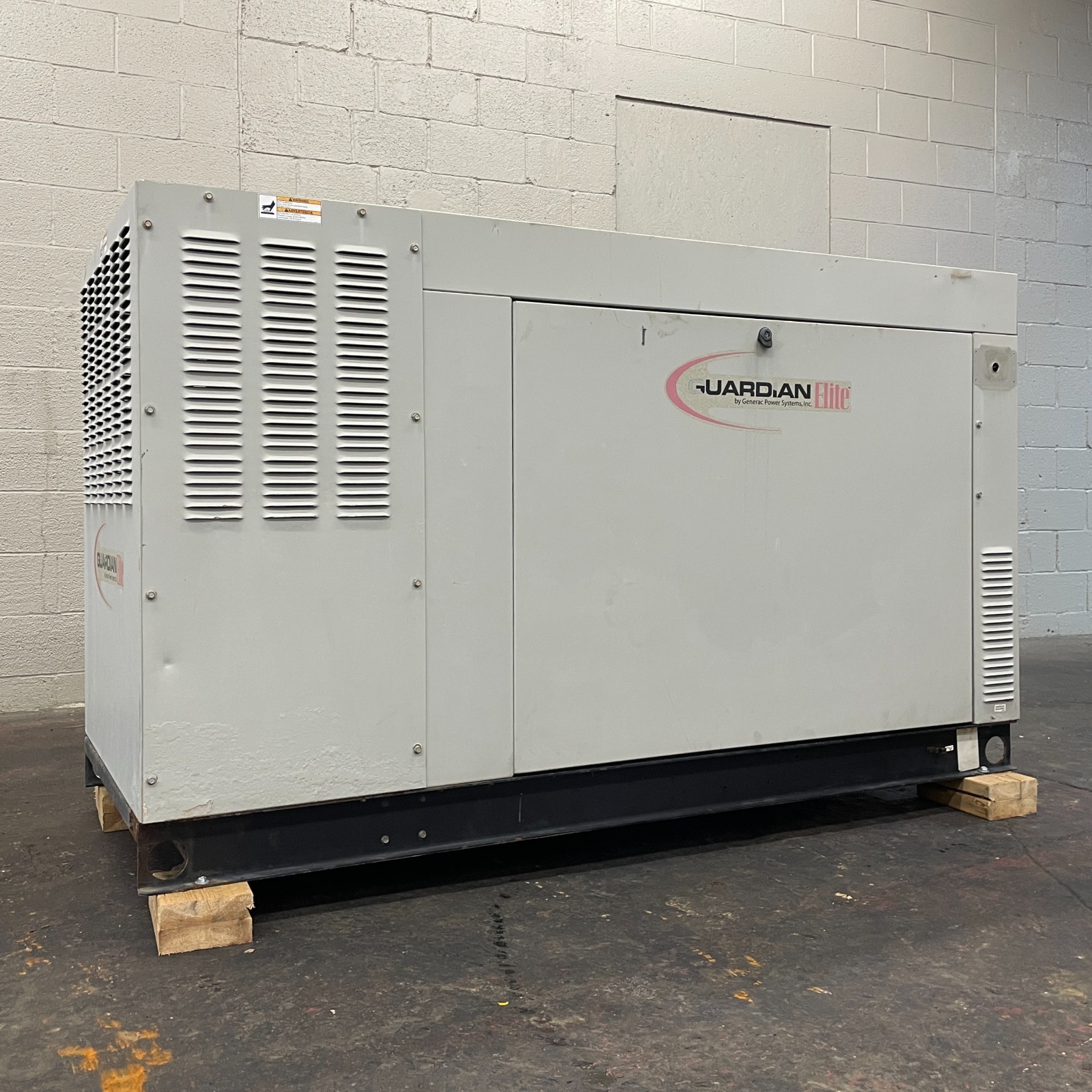 Generac 48kw Standby Generator, 95hrs, 120/208V 3Phase, LPG/Natural Gas, WE SHIP
