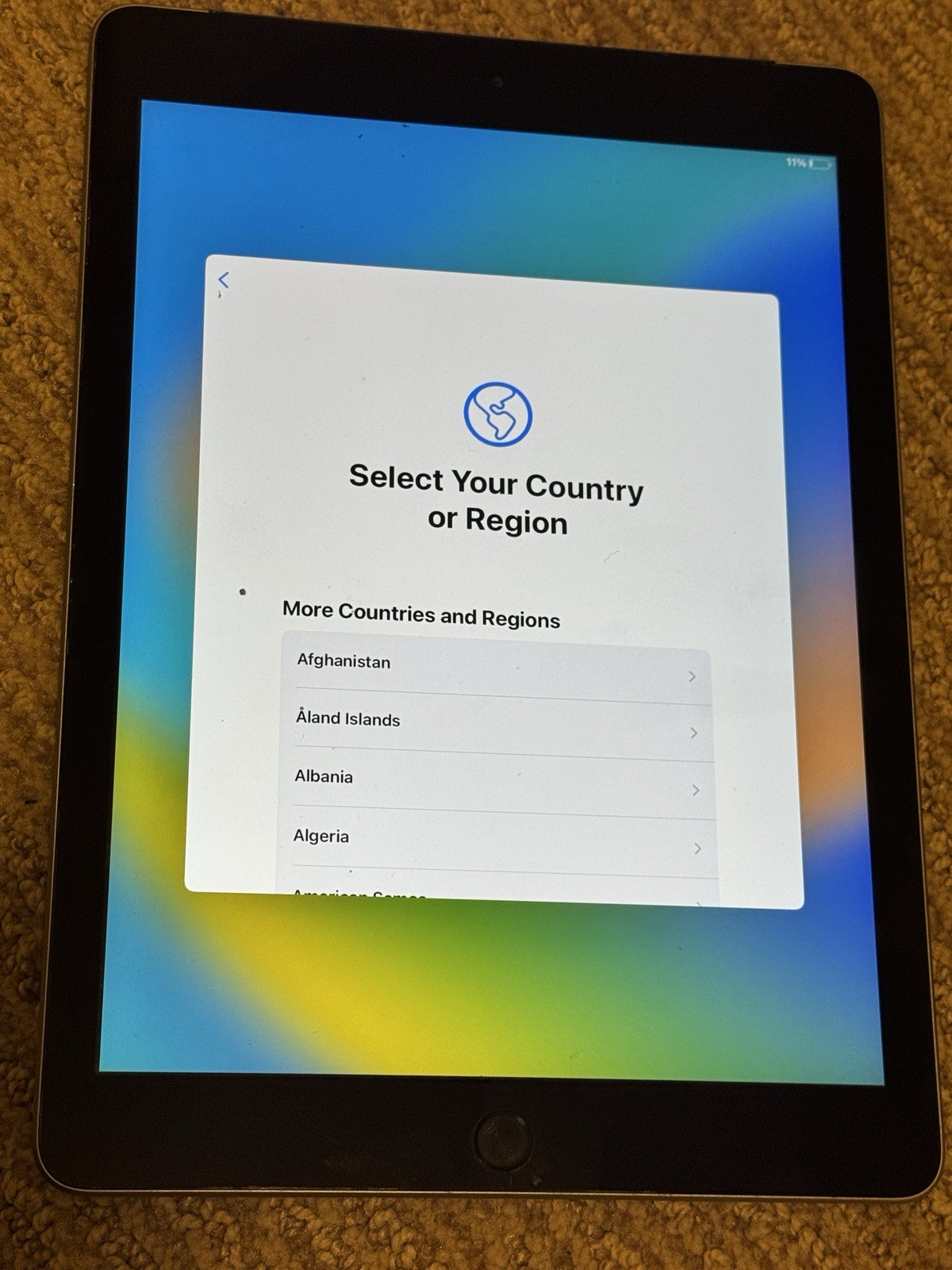 apple ipad 5th gen a1823 For Parts Or Fix ( Read Description)