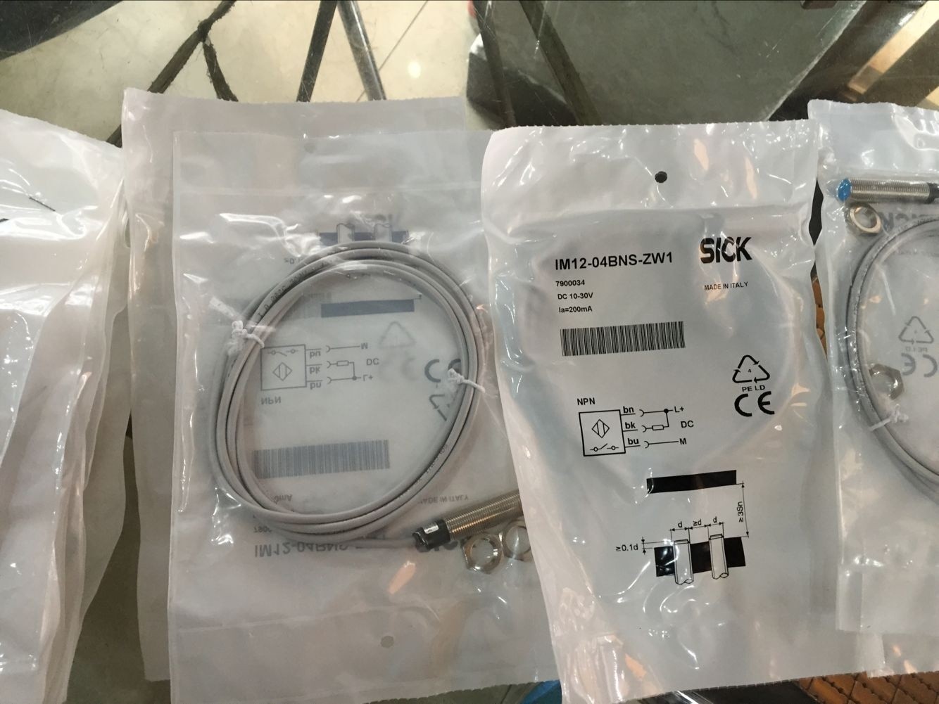 NEW PLC IM12-04BNS-ZW1 *tm