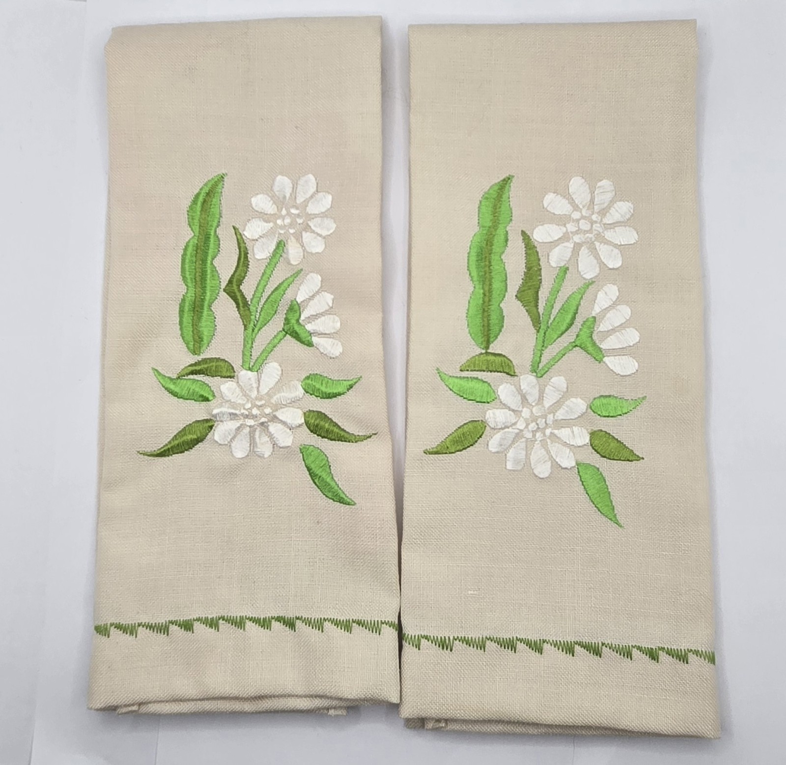 Vintage Hand Embroidered Ivory Floral  Cloth Napkin Set of 2 Dinnerware