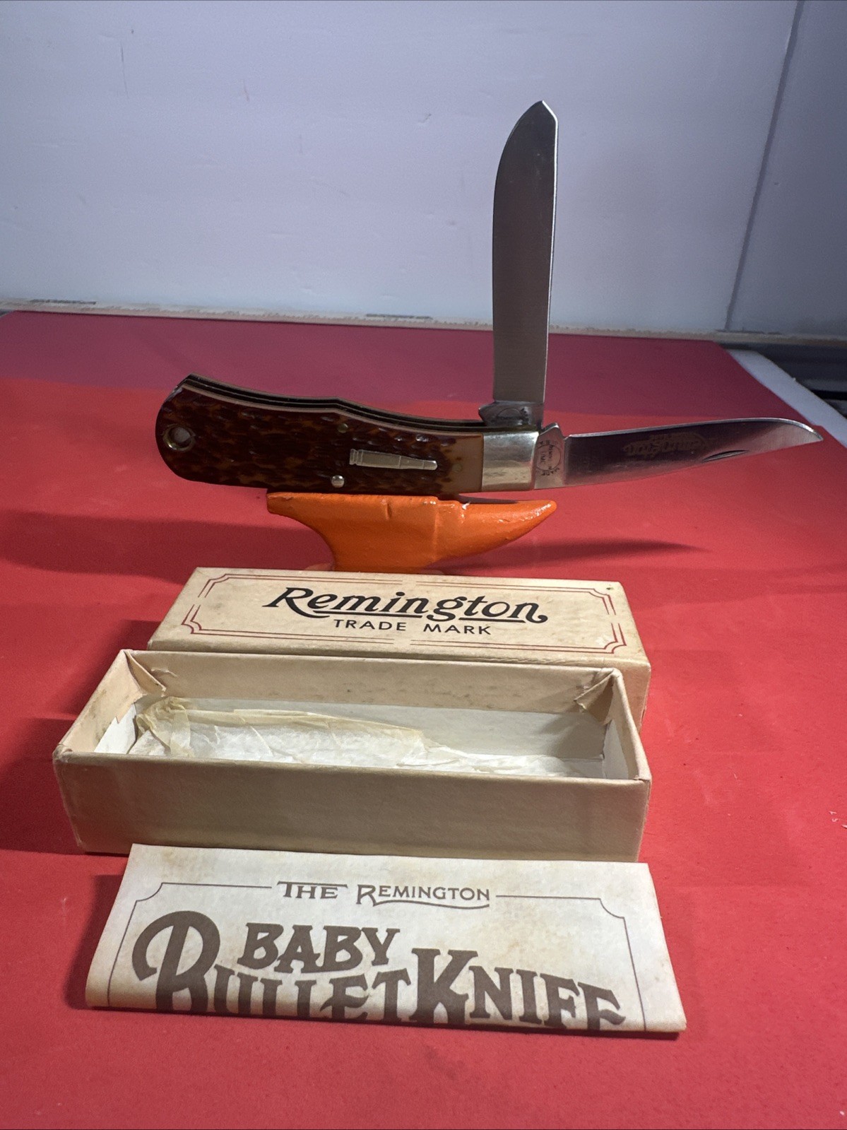 1983 REMINGTON UMC USA R1173 Brown Jigged Baby Bullet Knife w/ Box-papers