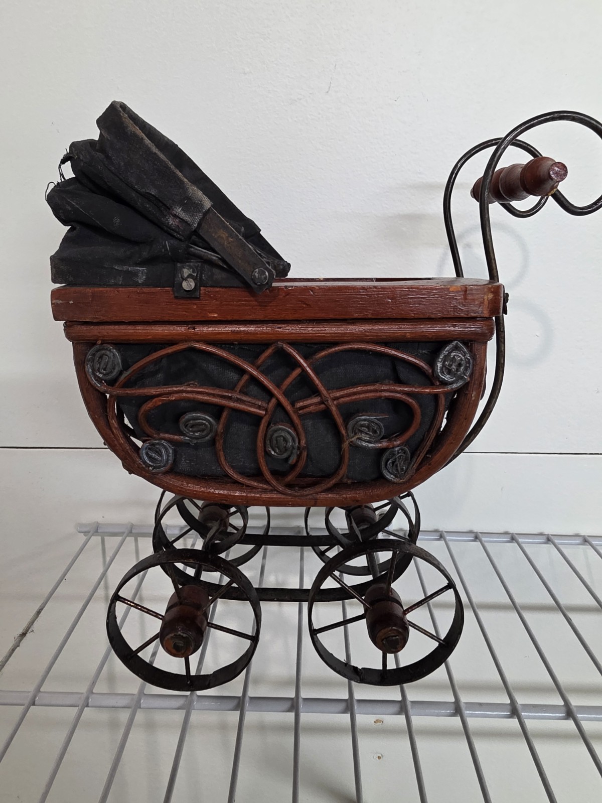 Vintage Victorian Wicker Rattan Baby Doll Carriage Stroller Pram Buggy