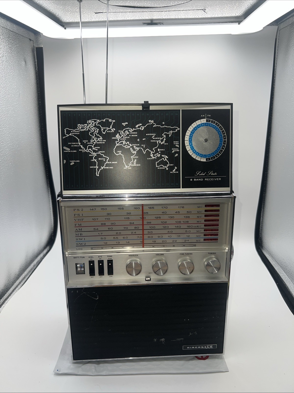 Vintage Air Castle 162F1H  8 Band 19 Transistor Solid State AM/FM Radio