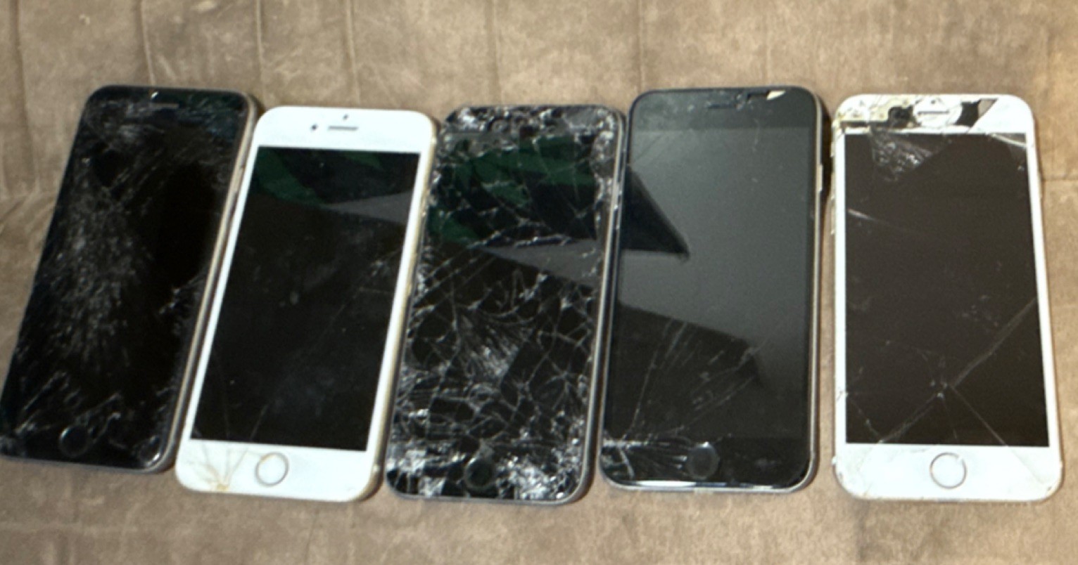 Apple Lot of 5 iPhone 6/6s A1549 A1586 A1688 A1633 Mixed Models parts or repair 