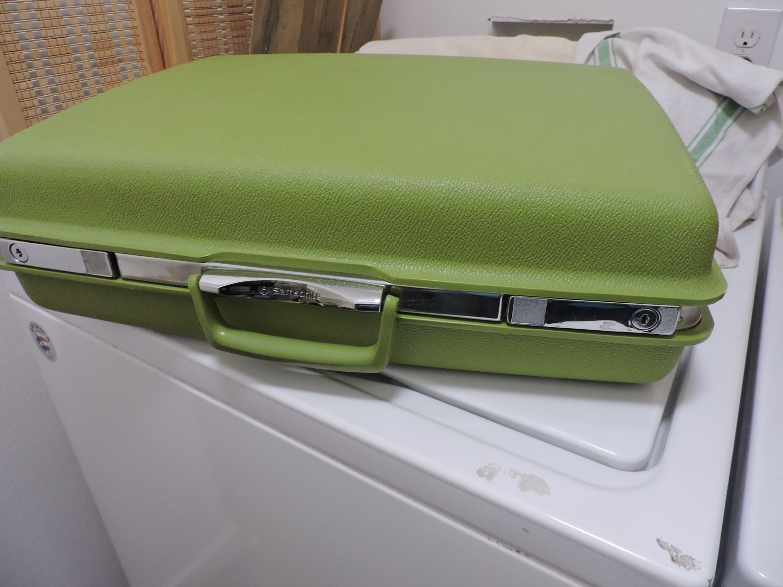 Vintage Samsonite Lime Green Hard Side Suitcase Luggage NICE!