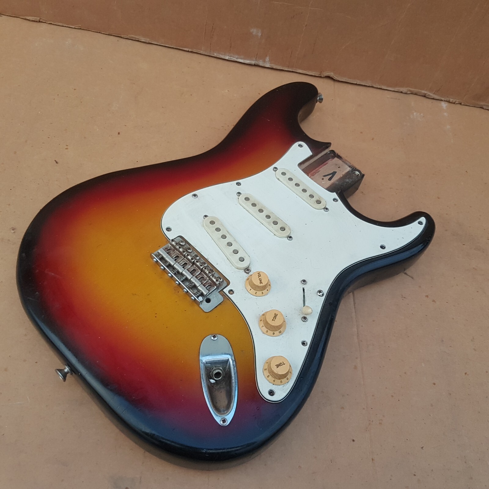 80's TOKAI ST BODY - LOADED - '65 SUNBURST SPECS