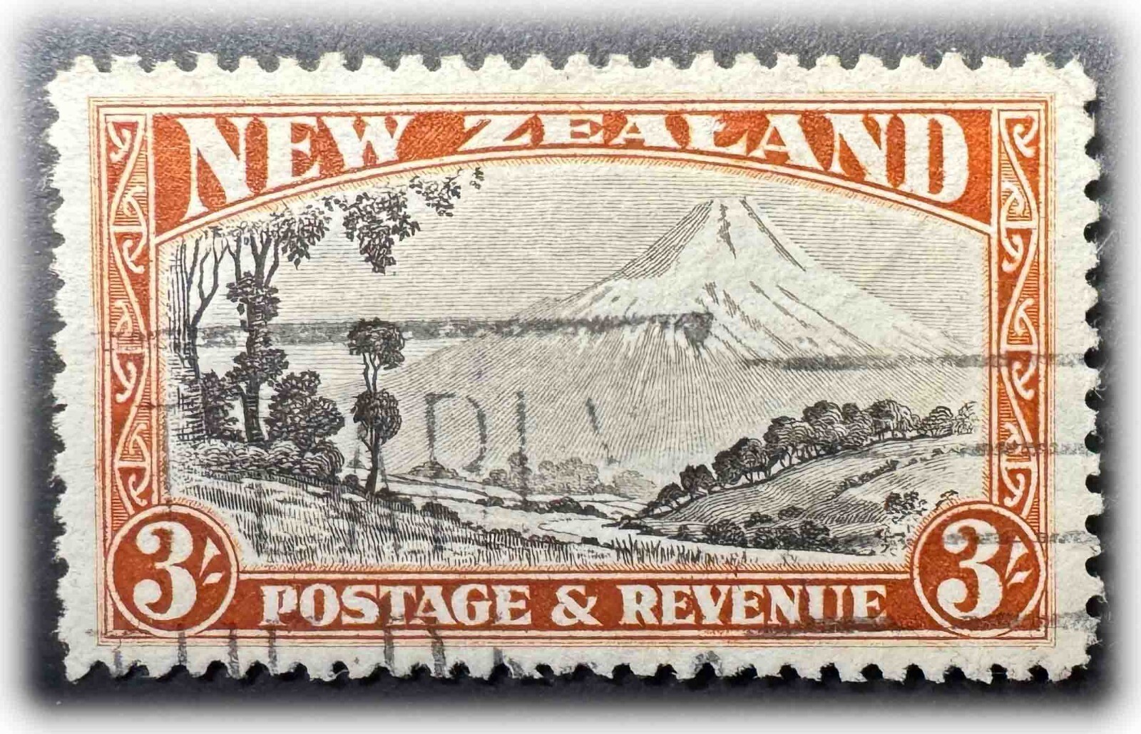 New Zealand | 1936-1942 | SG 590b | Perf 12.5 | Fine ULH