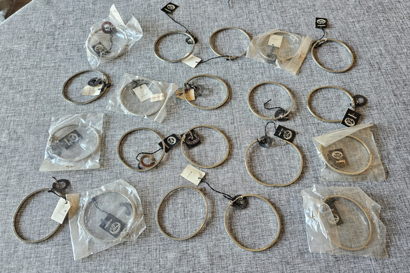 Vtg 20 Pcs Fashion Costume Jewelry Metal Bracelet Lot ALL IDENTICAL Pastelli