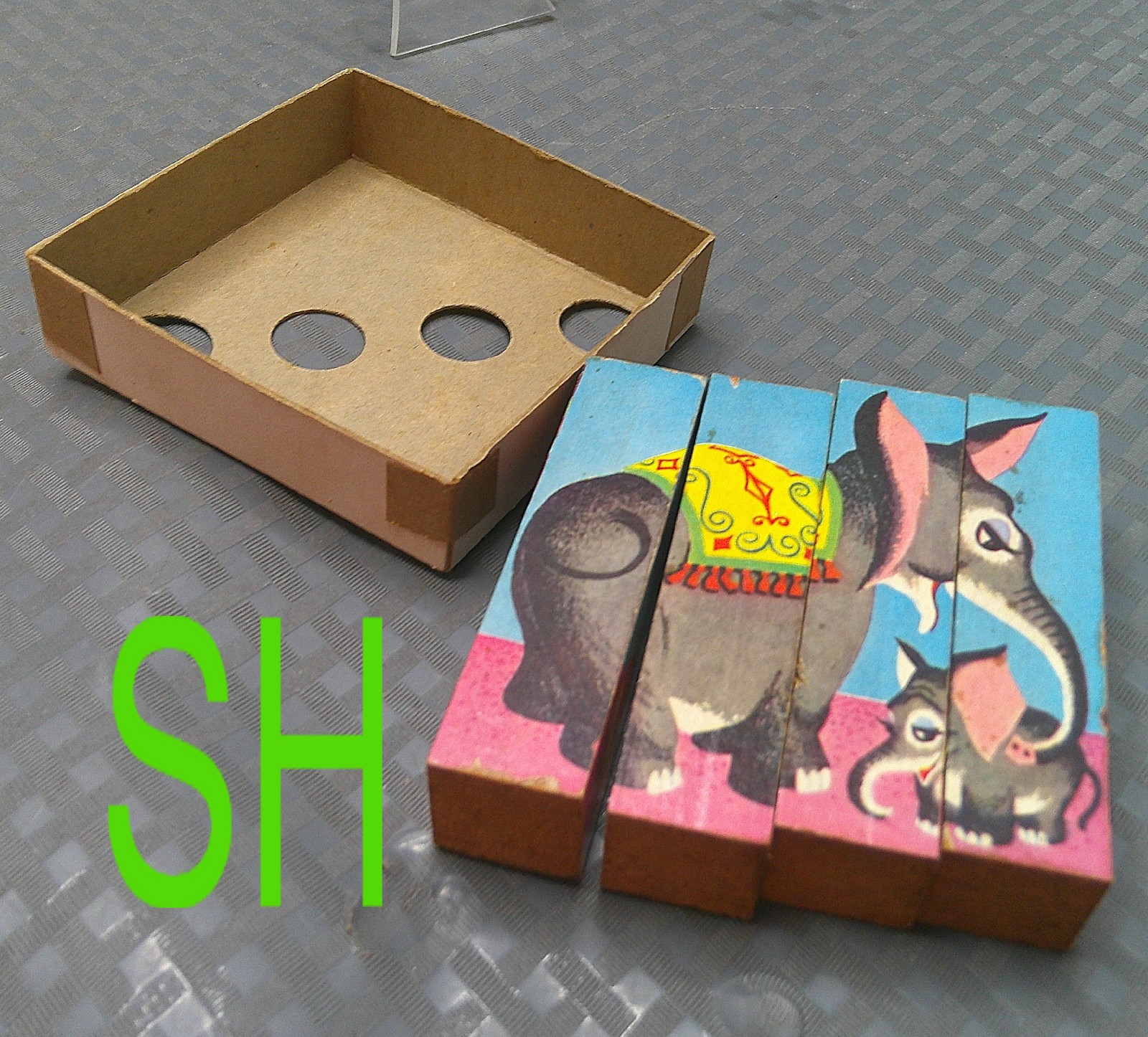 Vintage Mid Century MCM Gaston Card Wood Block Changeable Puzzle Zoo Animals 3"