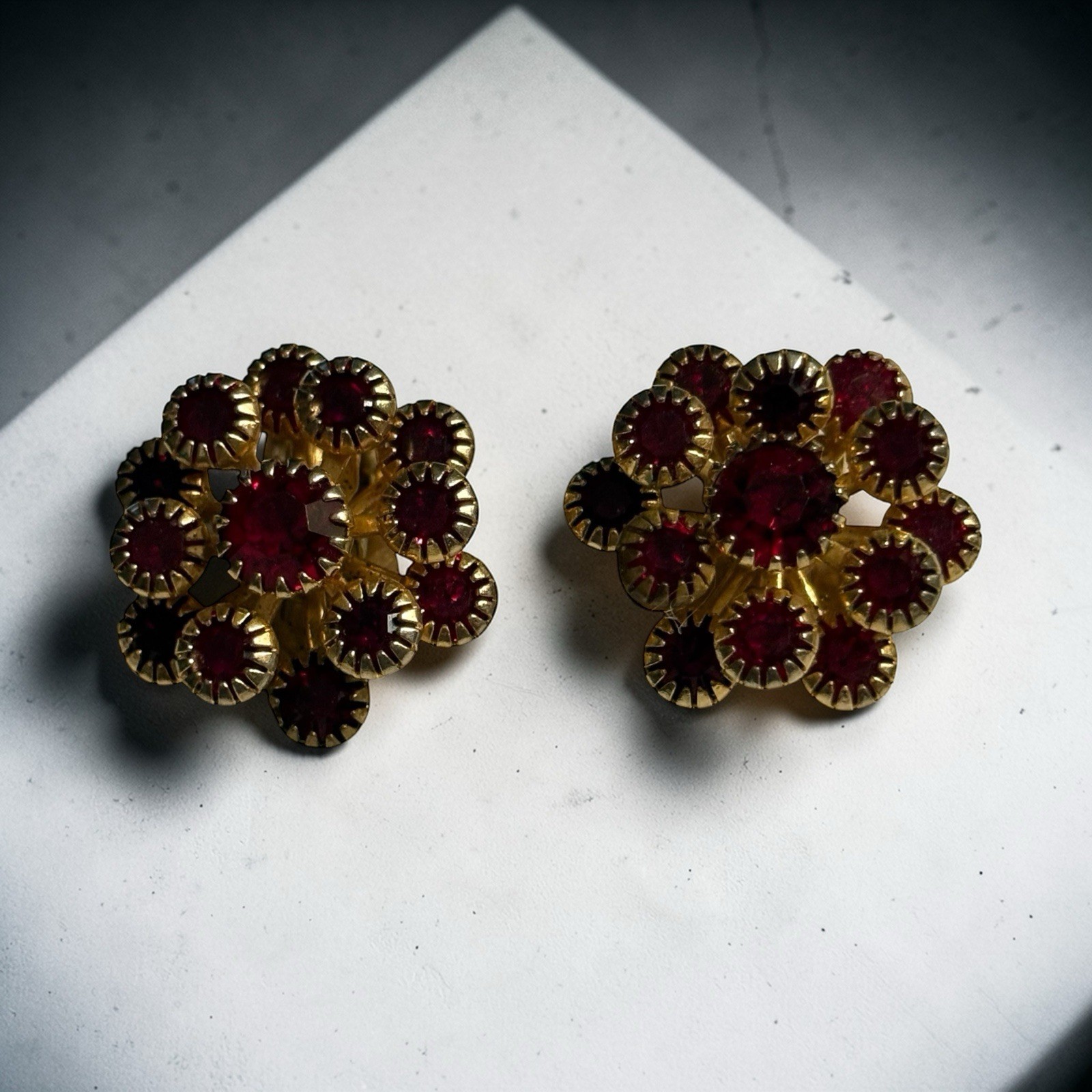Red Rhinestone Cluster Earrings Vintage Clip On Gold Tone Starburst Prong Set