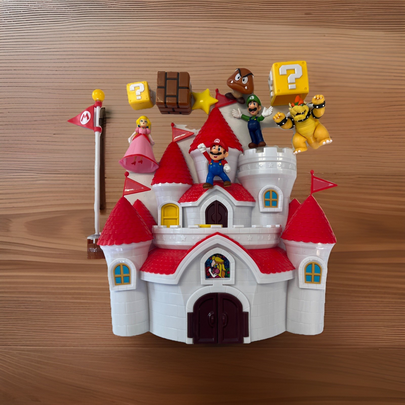 Super Mario Bros. 11 pcs 2.5" Mario Figures With Princess Peach Castle Play Set