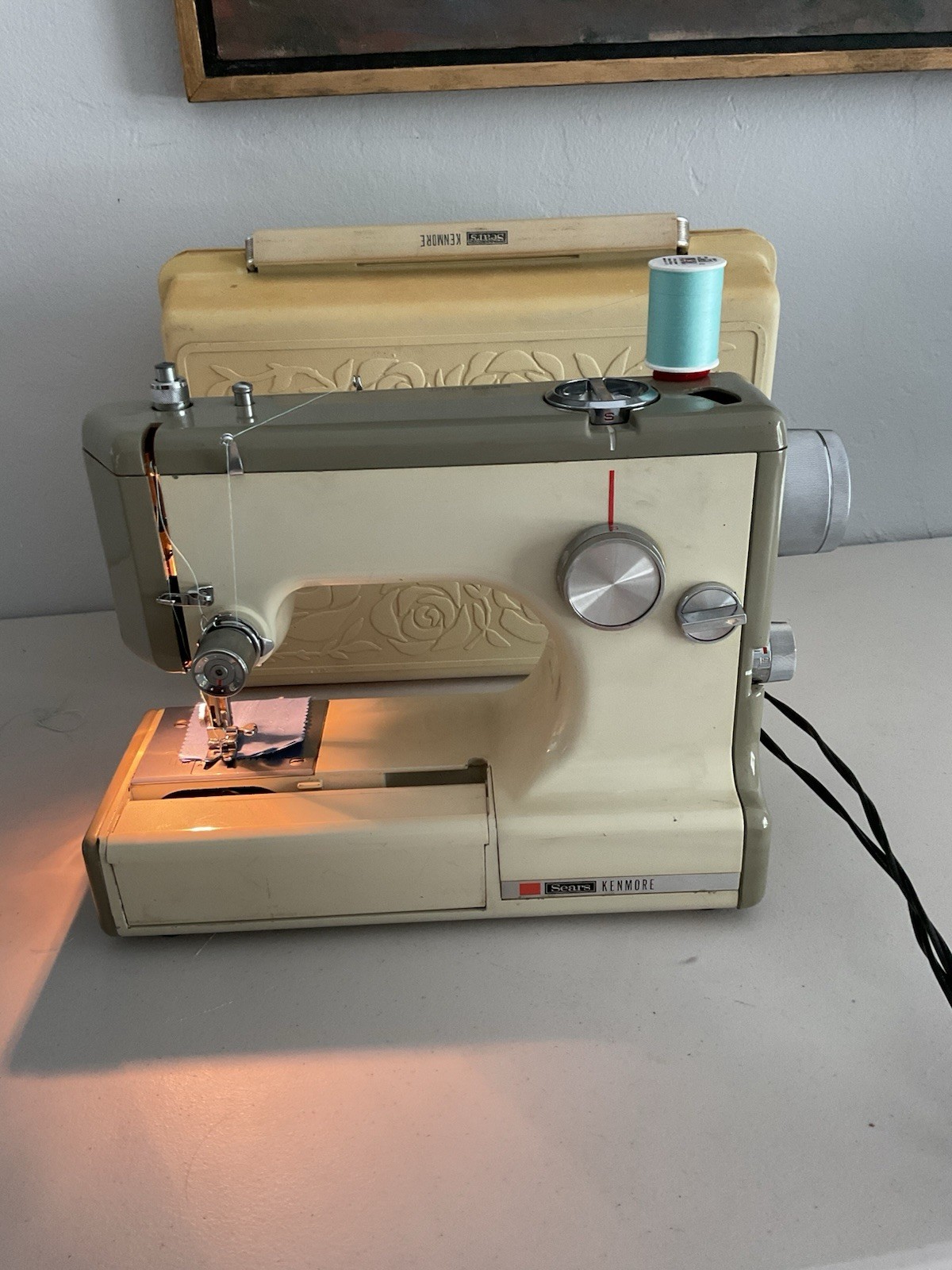 Sears Kenmore 158.10400 Portable Sewing Machine w/Hard Rose Case, Works