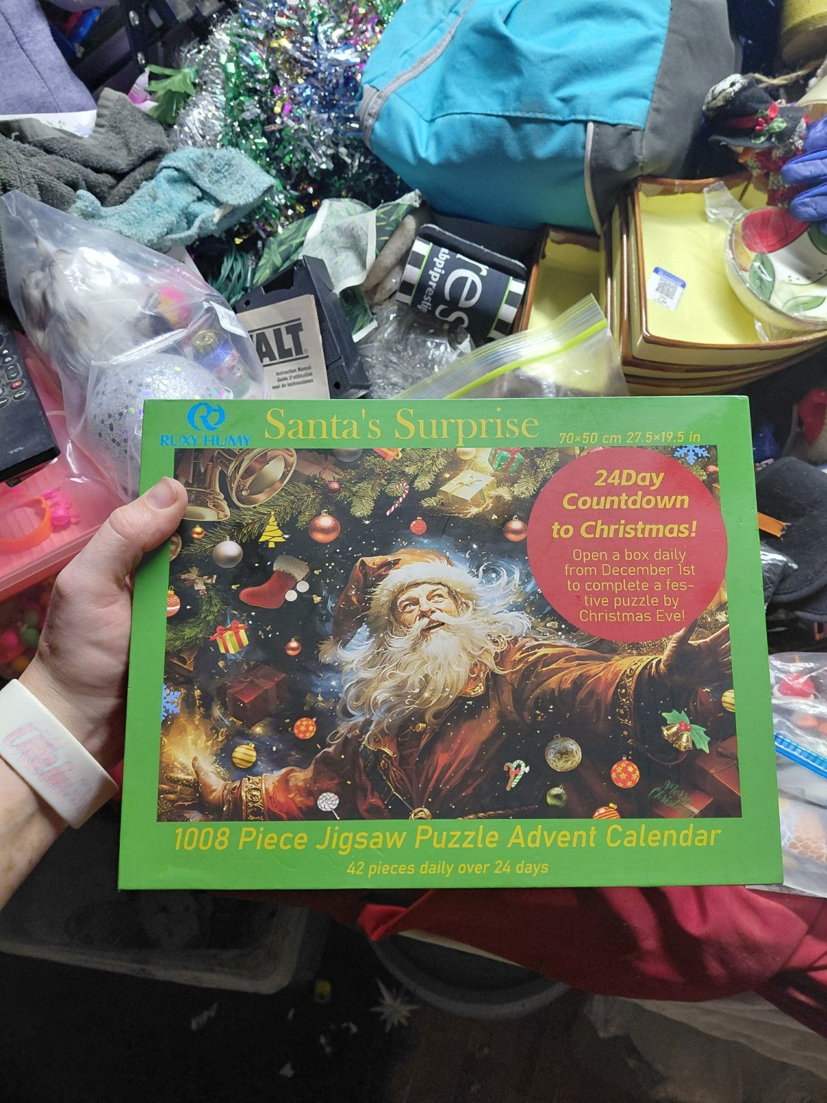 Santa's Surprise" Jigsaw Puzzle Advent Calendar, 1008 piece 70x50cm,27.5x19.5"