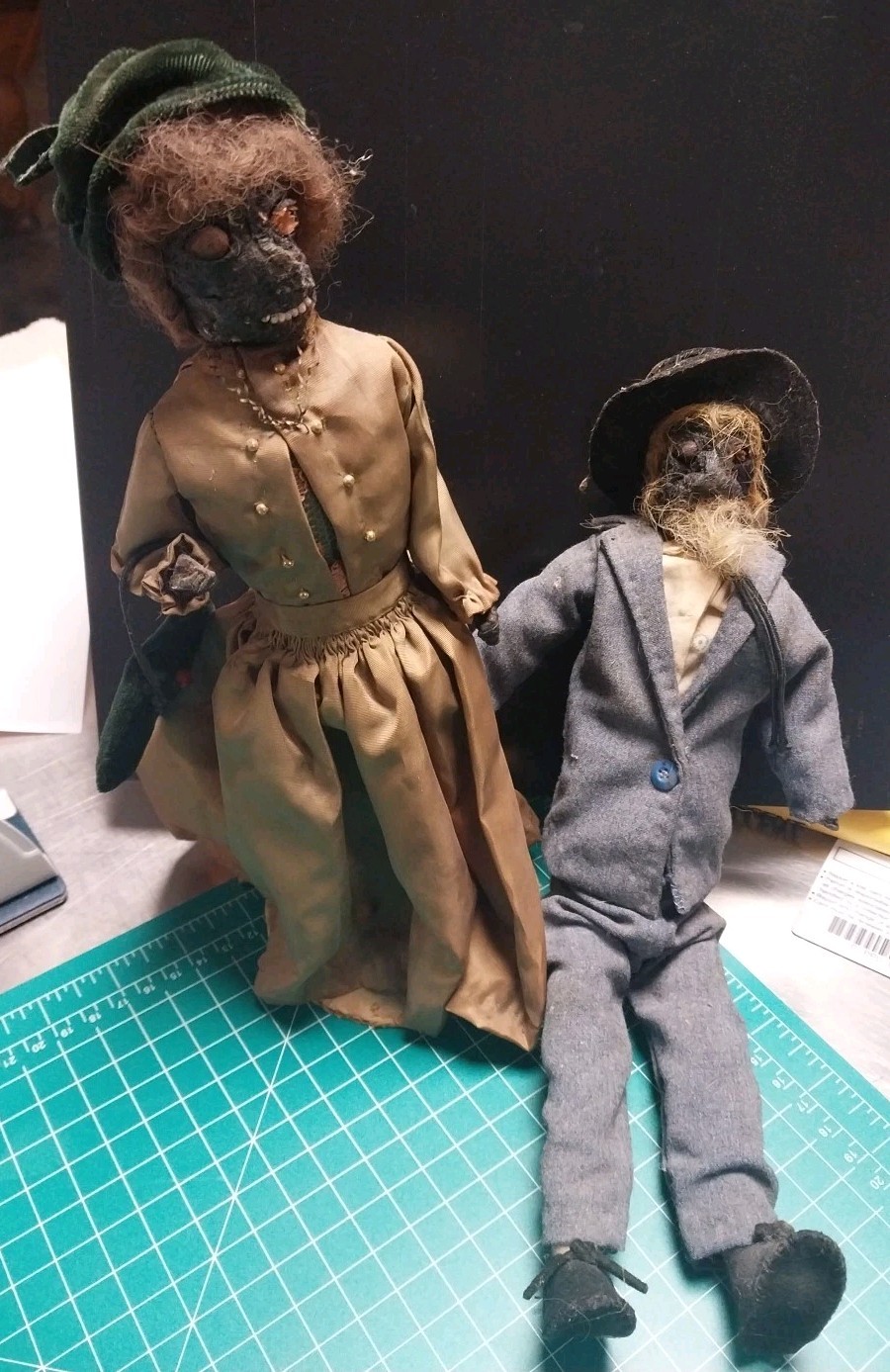 Americana Folk Art dolls Primitive Apple Face Dolls (2)