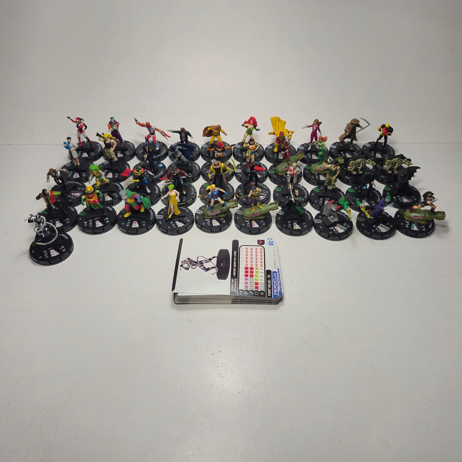 Heroclix HARLEY QUINN AND THE GOTHAM GIRLS Lot of 41 Figures w/Cards 050 052 056