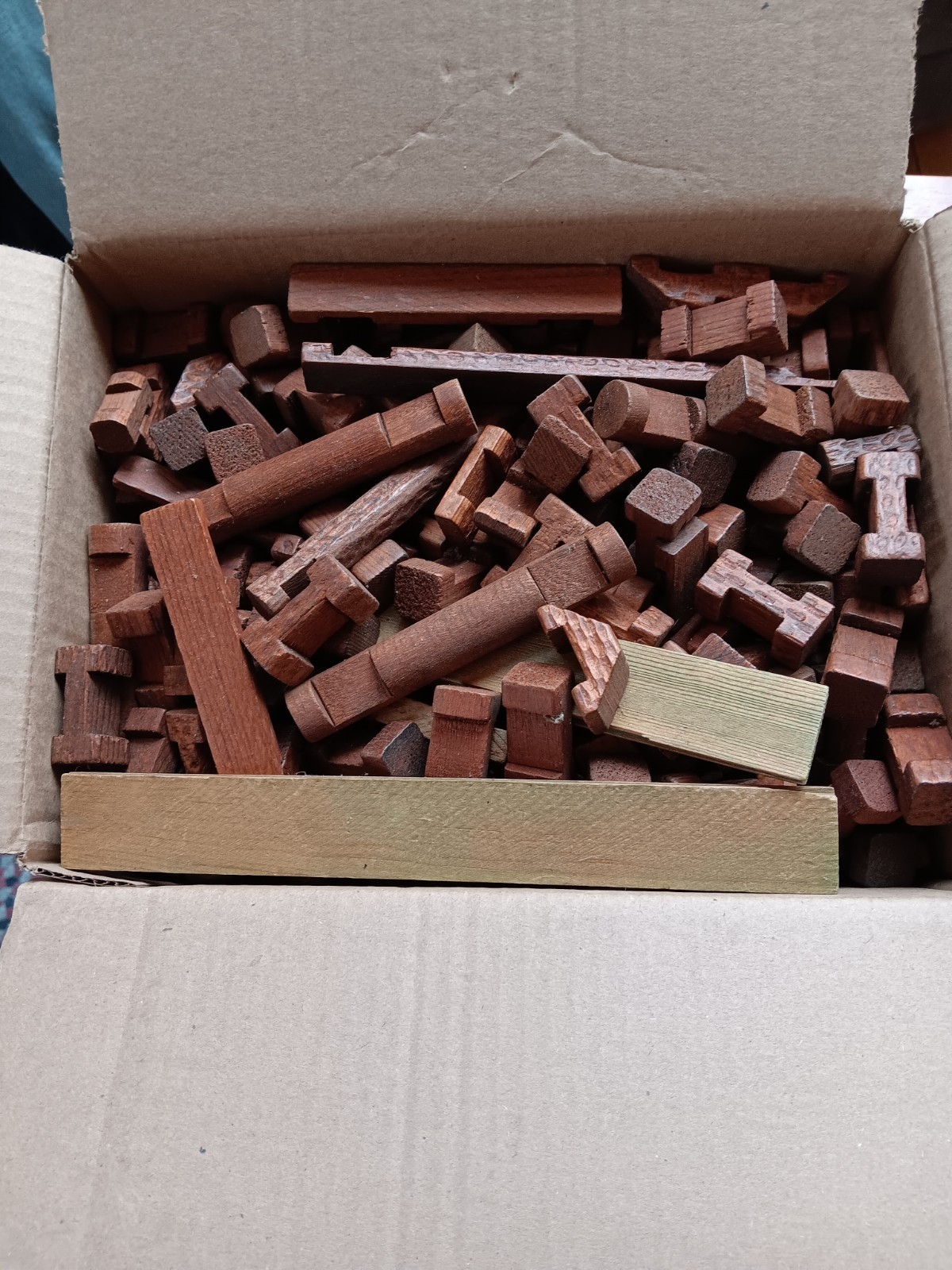 4 Pound Box Lincoln Logs Bulk Lot Replacement Pieces Mixed Set NOT Complete#1985