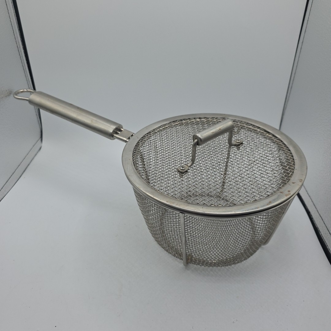 Industrial Fry/Grill Round Strainer 9" Mesh Basket 18" Handle Stainless With Lid