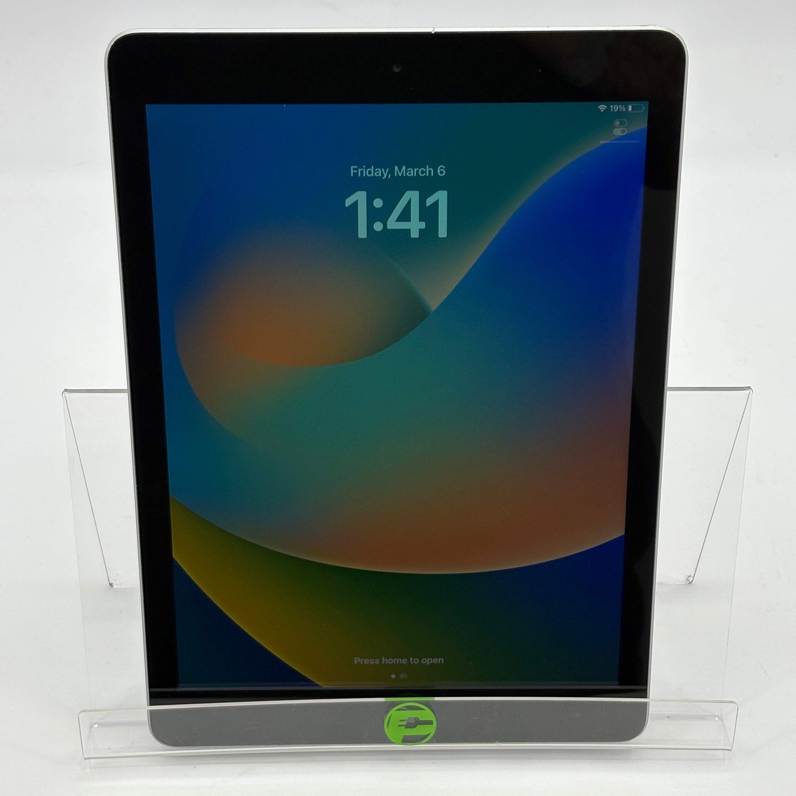 WiFi Only Apple iPad 5th Gen 32GB 16.7.14 Space Gray MP2F2LL/A
