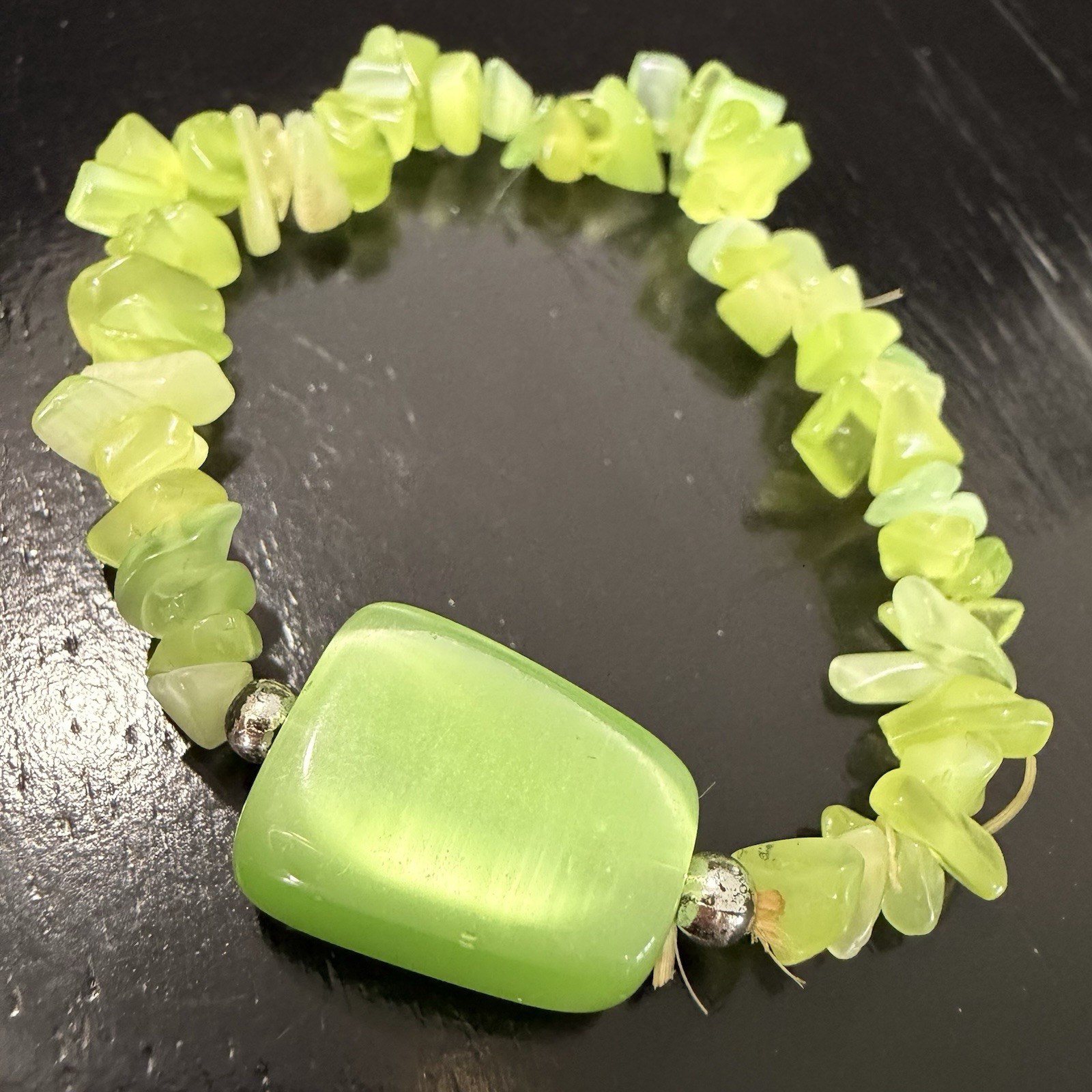 Green Cat Eye Stone Chip Stretch Bracelet 7in