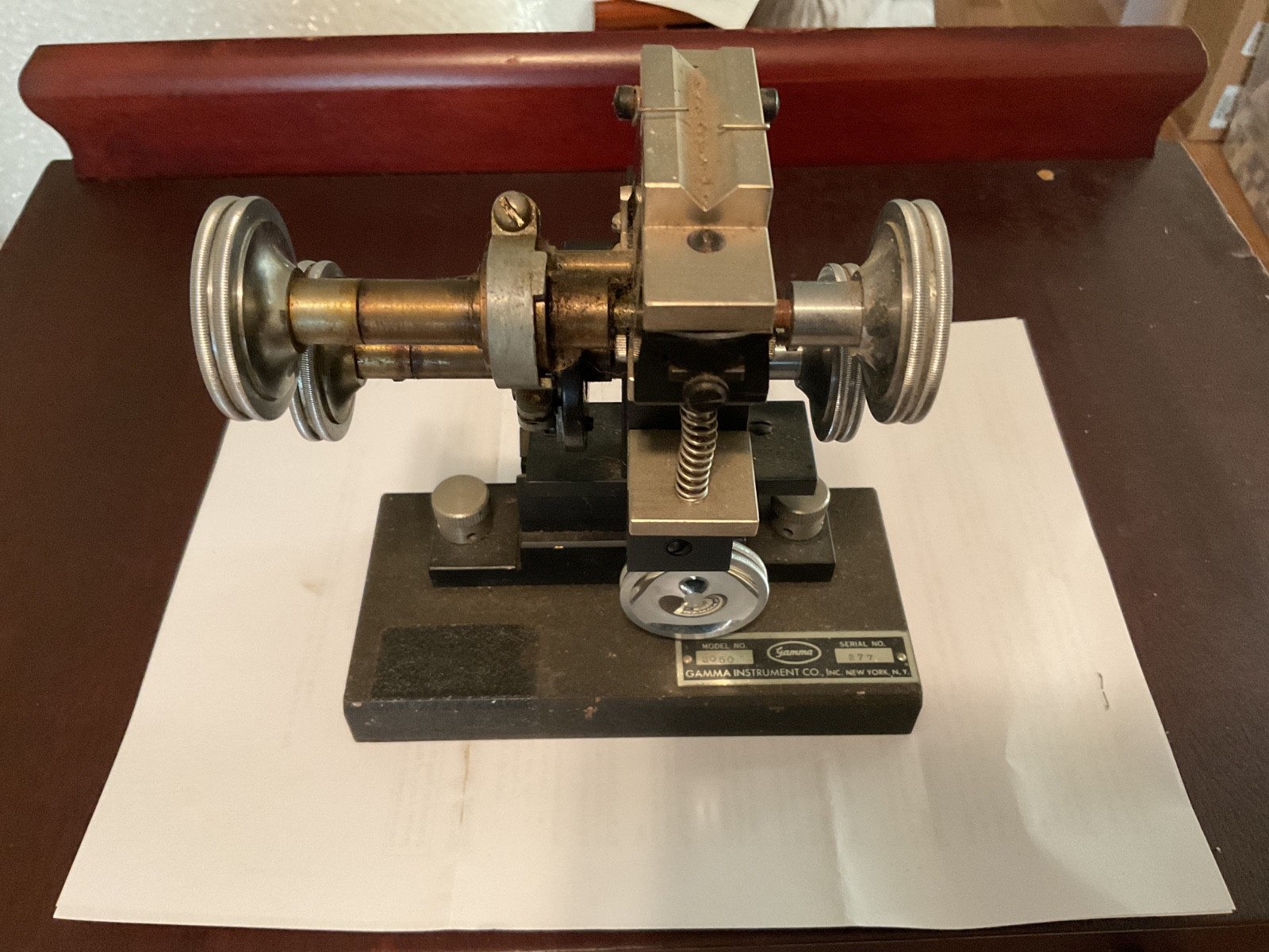 Vintage Gamma Instrument Co.NY Heavy Adjustable Device Model # 3050 Serial 277