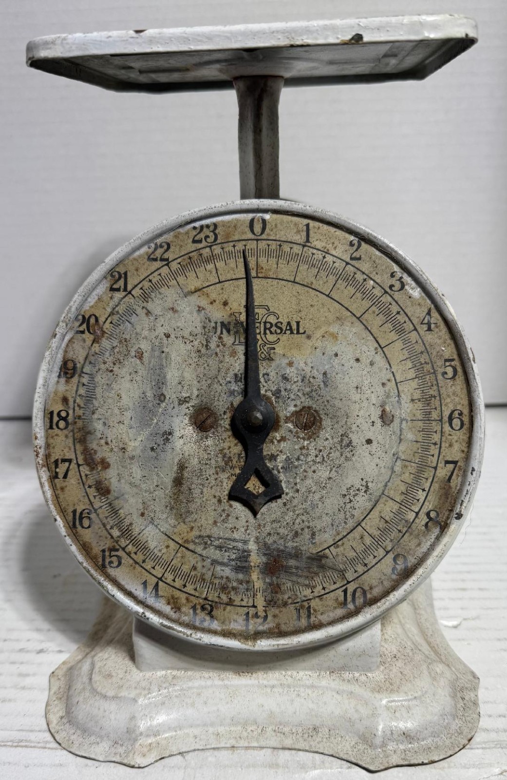 Vintage Universal Household Scale Landers Frary Clark New Britain CT - 24Lb