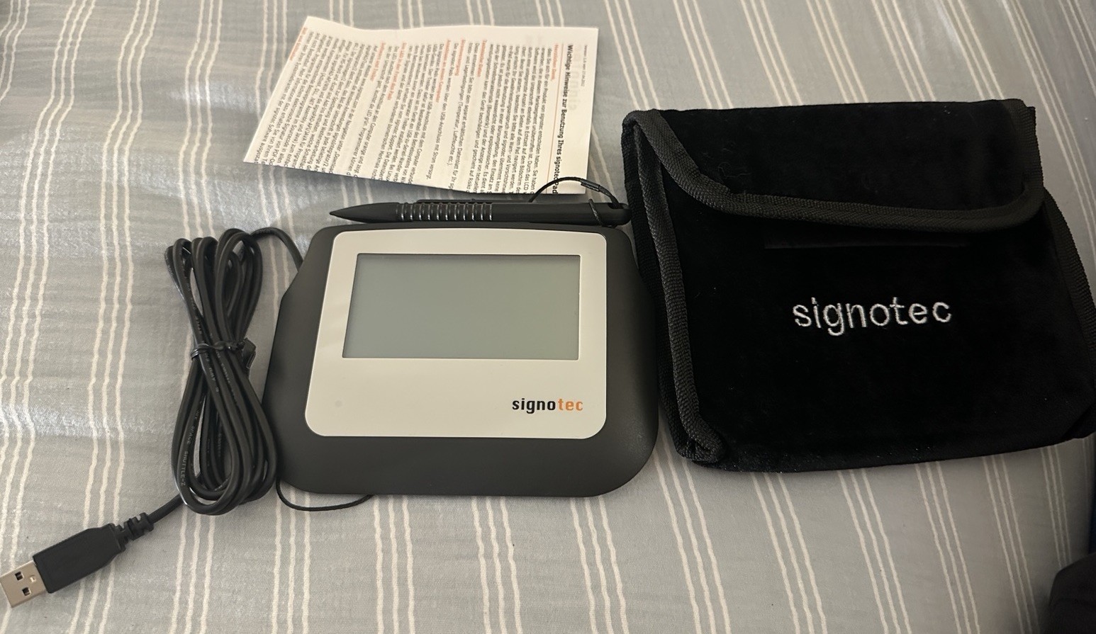 New Signotec – ST-ME105-2-U100-B Sigma – 4″ LCD Signature Pad, HID-USB