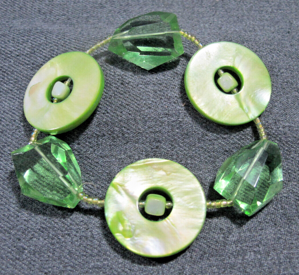Vintage apple green mother of pearl Faceted glass beads stretch bracelet