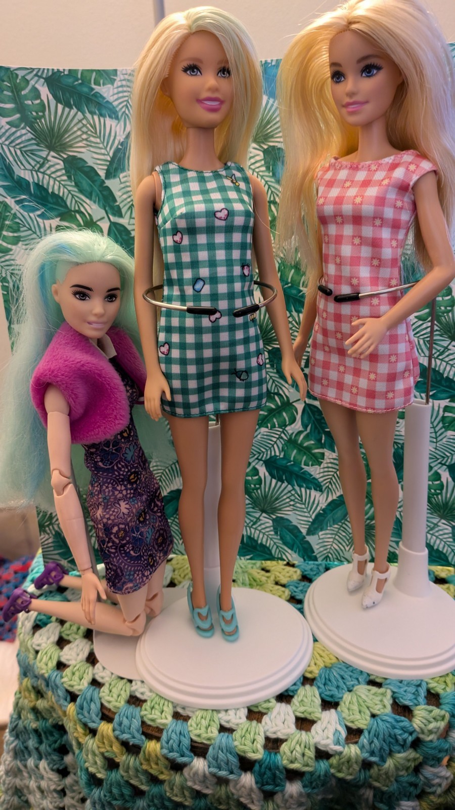 Barbie Fashion Dolls Lot of 4 with Outfit, Removable Clothes