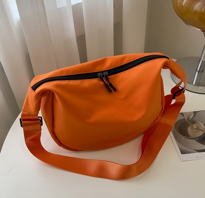 Large-capacity messenger bag, casual and minimalist dumpling bag